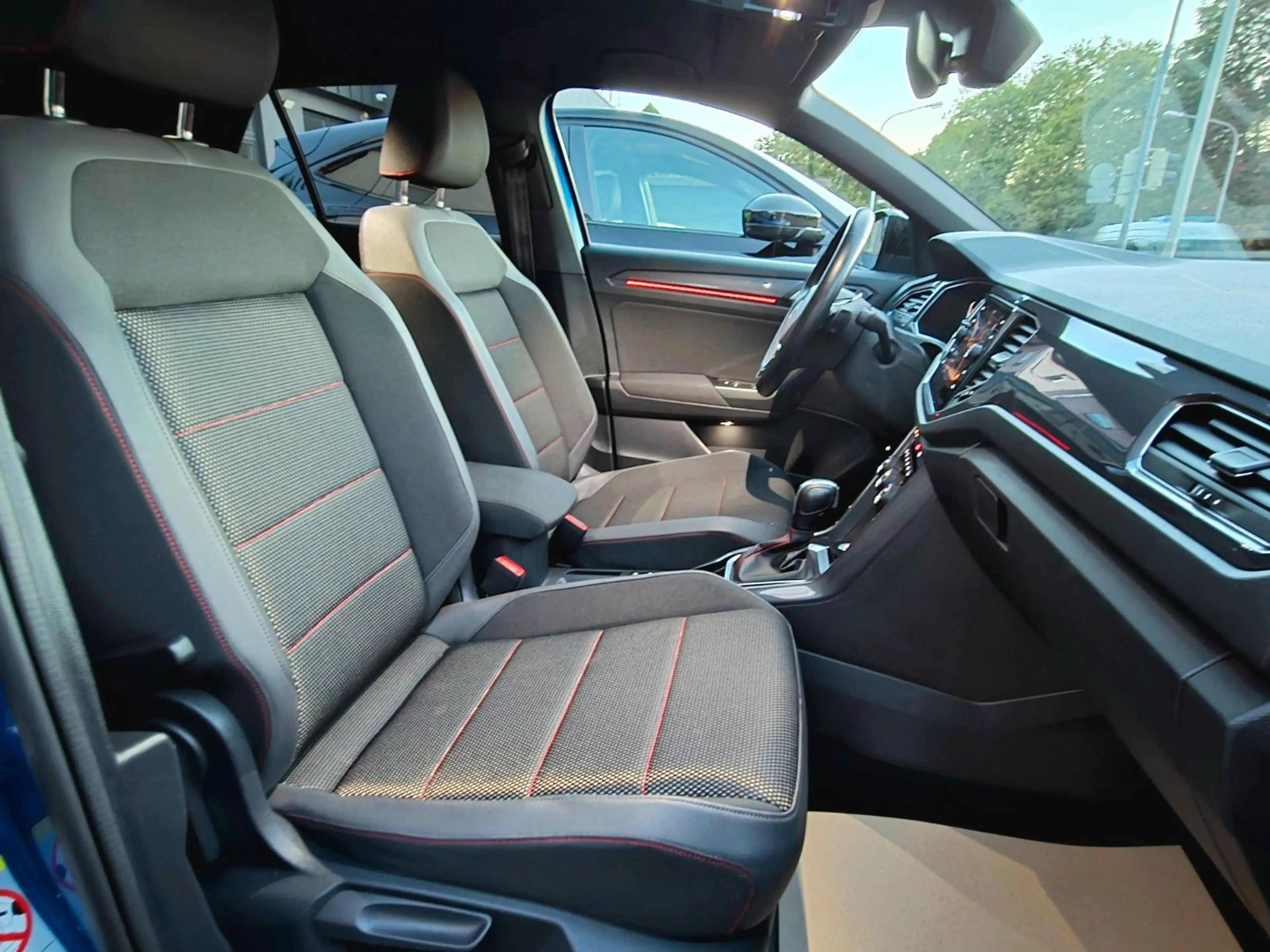 Volkswagen T-Roc 1.5 TSI DSG R-Line Sport +ACC+LED+BEATS+ — photo 11