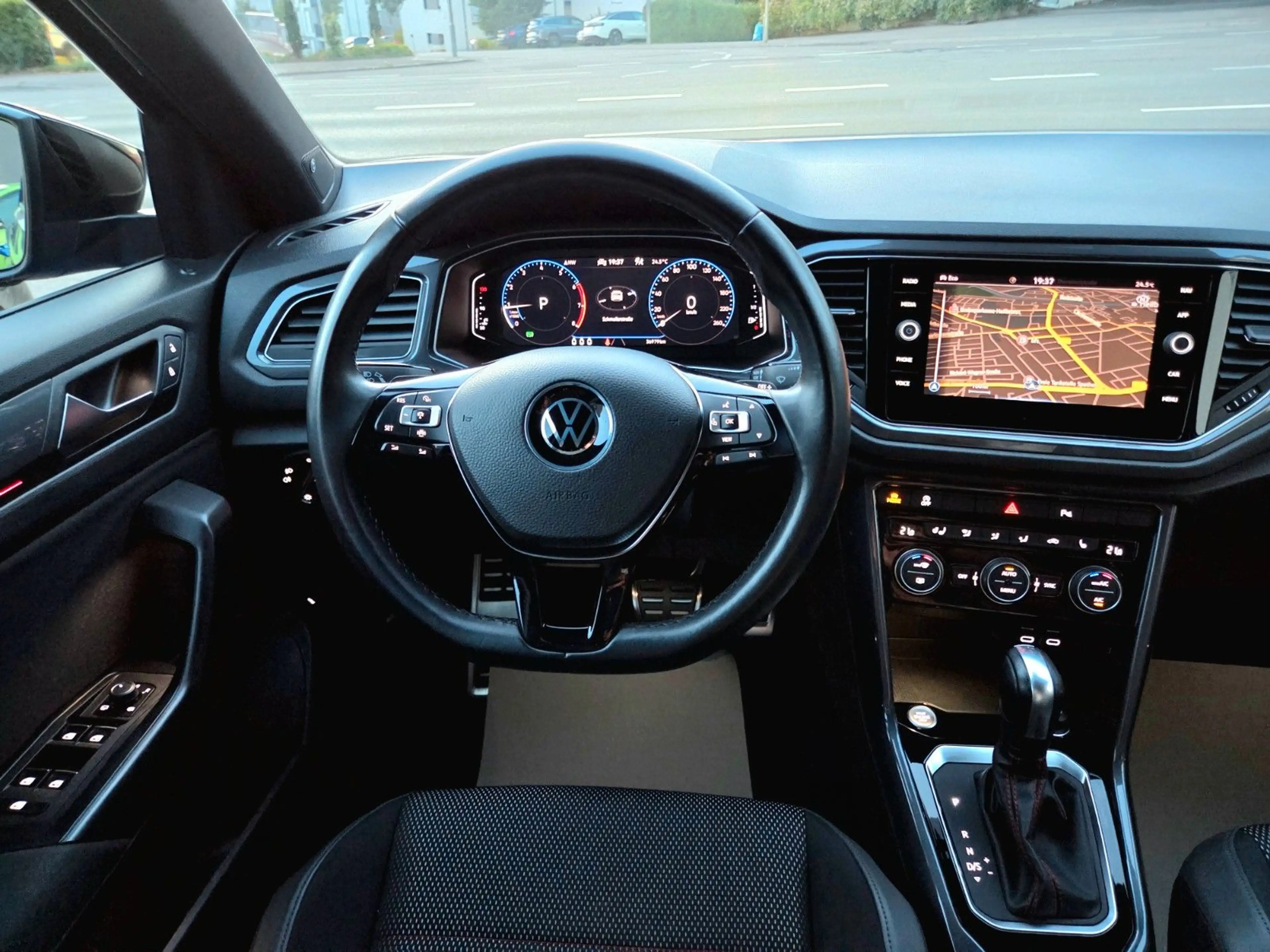 Volkswagen T-Roc 1.5 TSI DSG R-Line Sport +ACC+LED+BEATS+ — photo 13