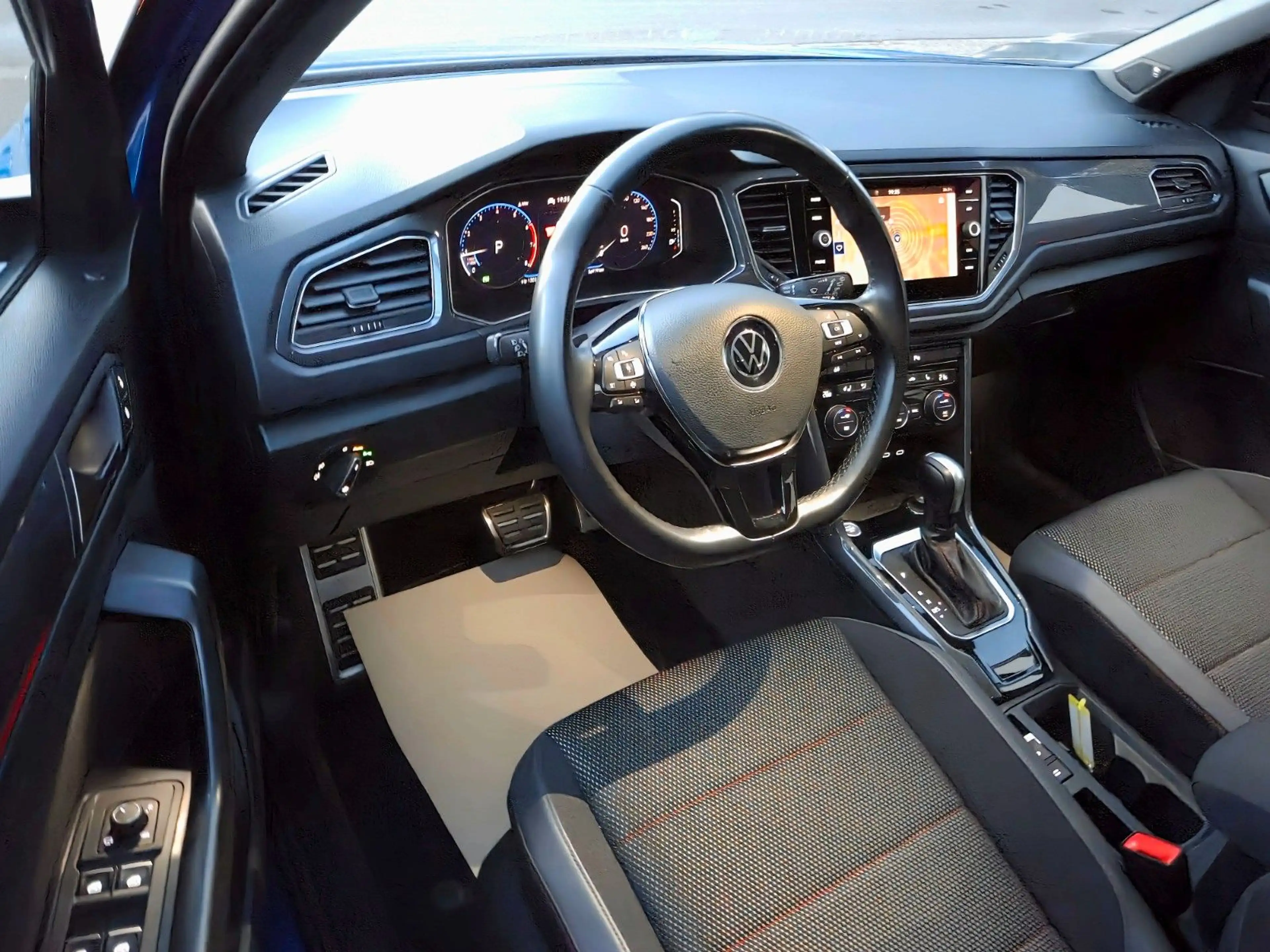 Volkswagen T-Roc 1.5 TSI DSG R-Line Sport +ACC+LED+BEATS+ — photo 7