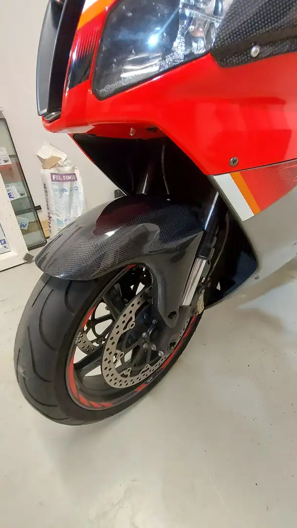 Aprilia RSV 1000 R Red - 2