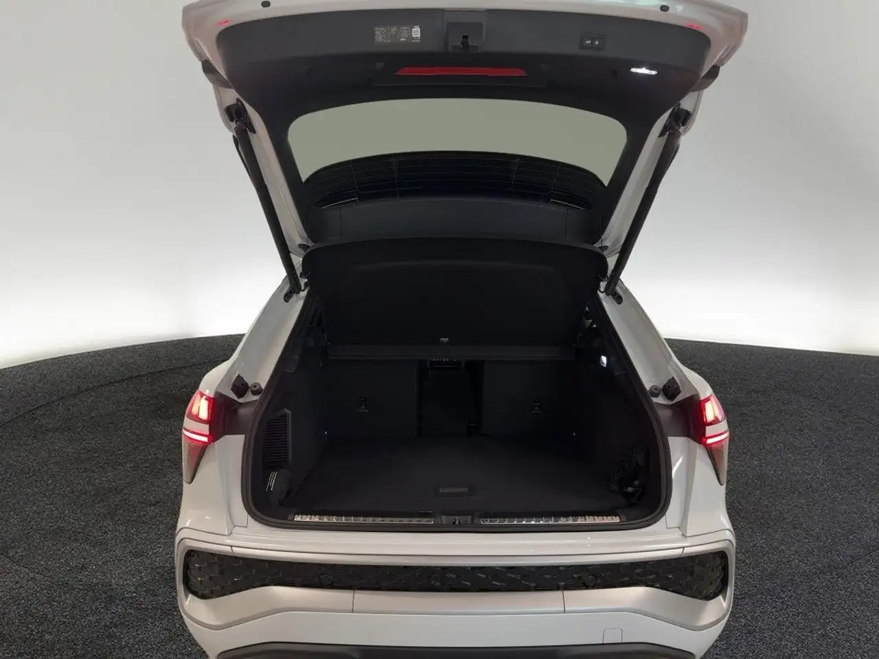 Audi Q3 e-hybrid S tronic 9