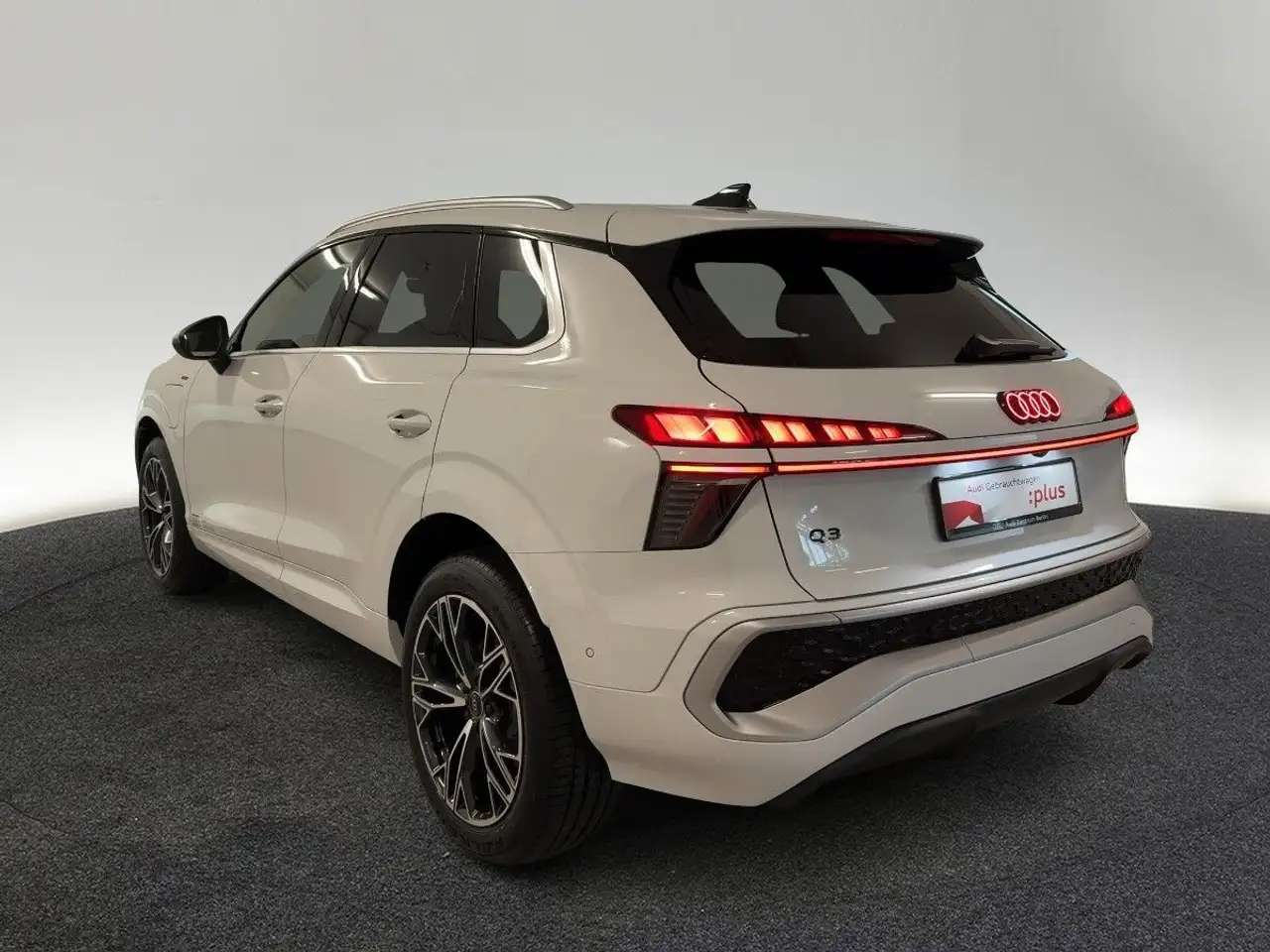Audi Q3 e-hybrid S tronic 4