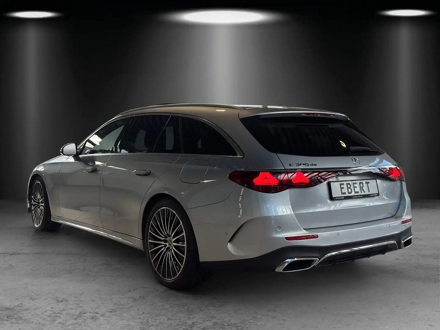 Mercedes-Benz E 300 E300de T €110k AMG Prem+ Hyper DISTR Massage AHK Silber - 2