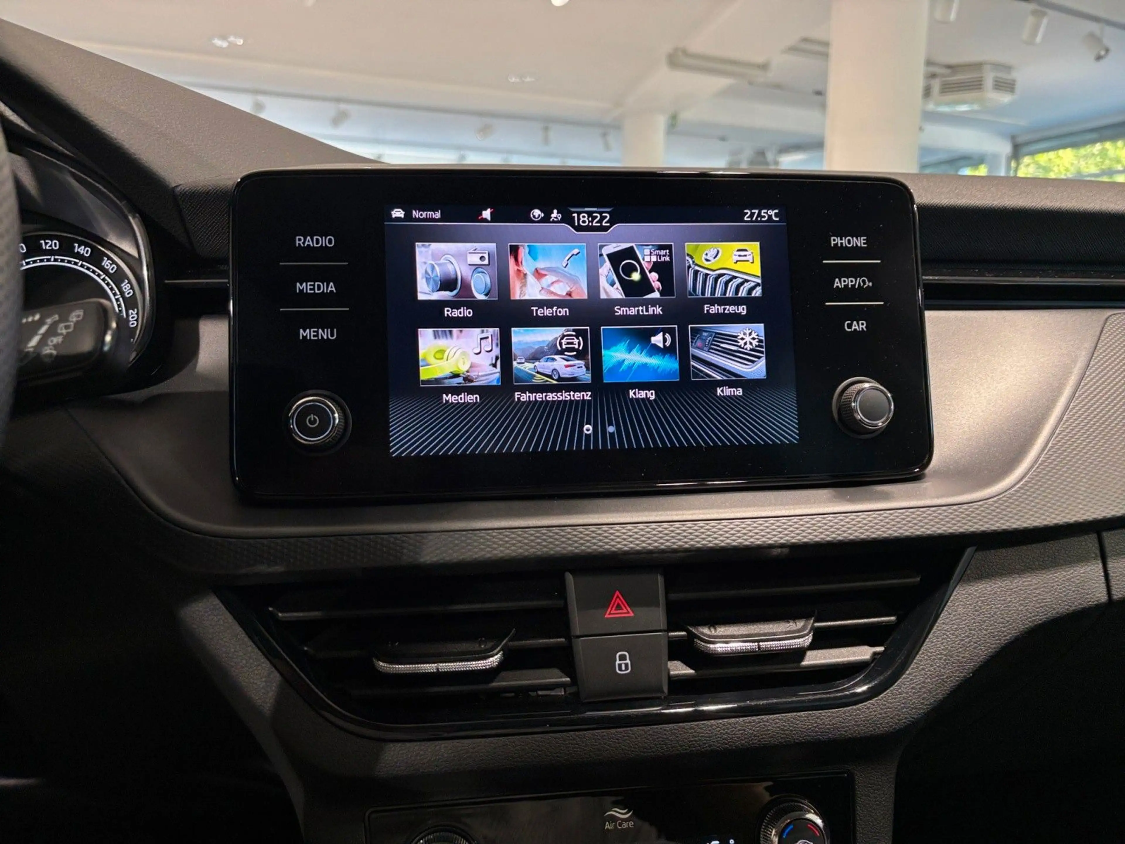 Skoda Kamiq 1.5TSI DSG Selection AHK LED TEMP SHZ APP — photo 21
