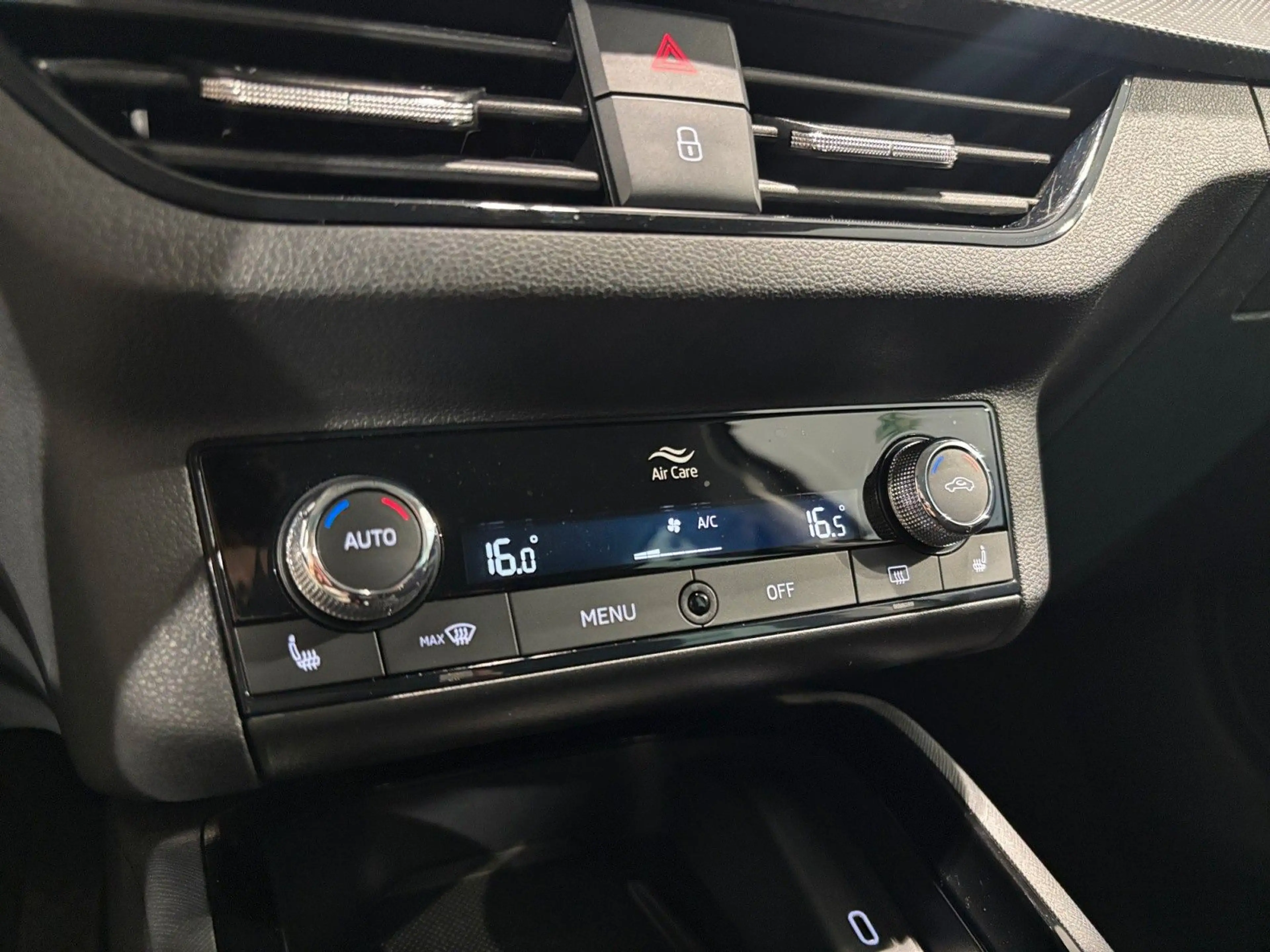 Skoda Kamiq 1.5TSI DSG Selection AHK LED TEMP SHZ APP — photo 23