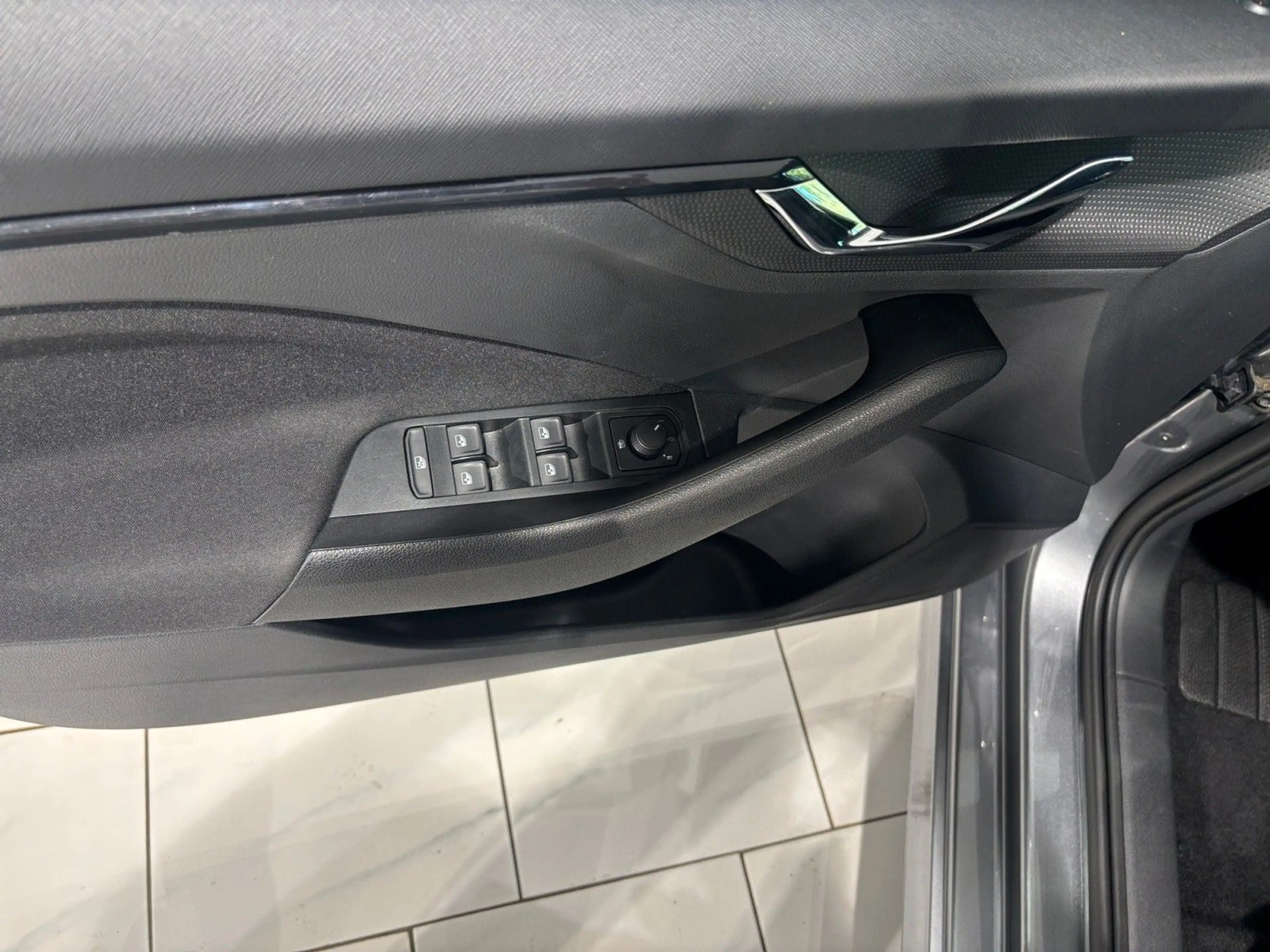 Skoda Kamiq 1.5TSI DSG Selection AHK LED TEMP SHZ APP — photo 9
