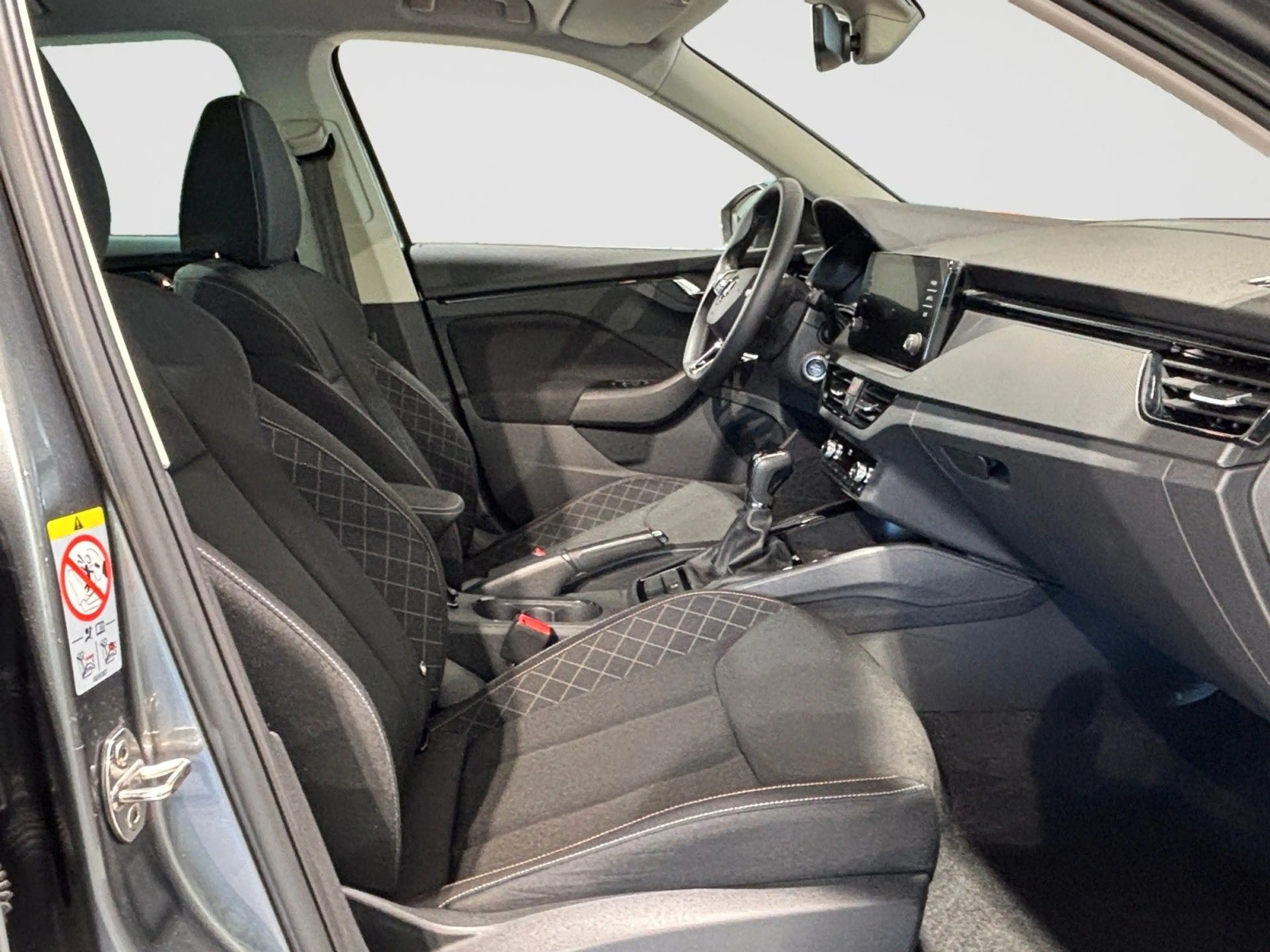 Skoda Kamiq 1.5TSI DSG Selection AHK LED TEMP SHZ APP — photo 15