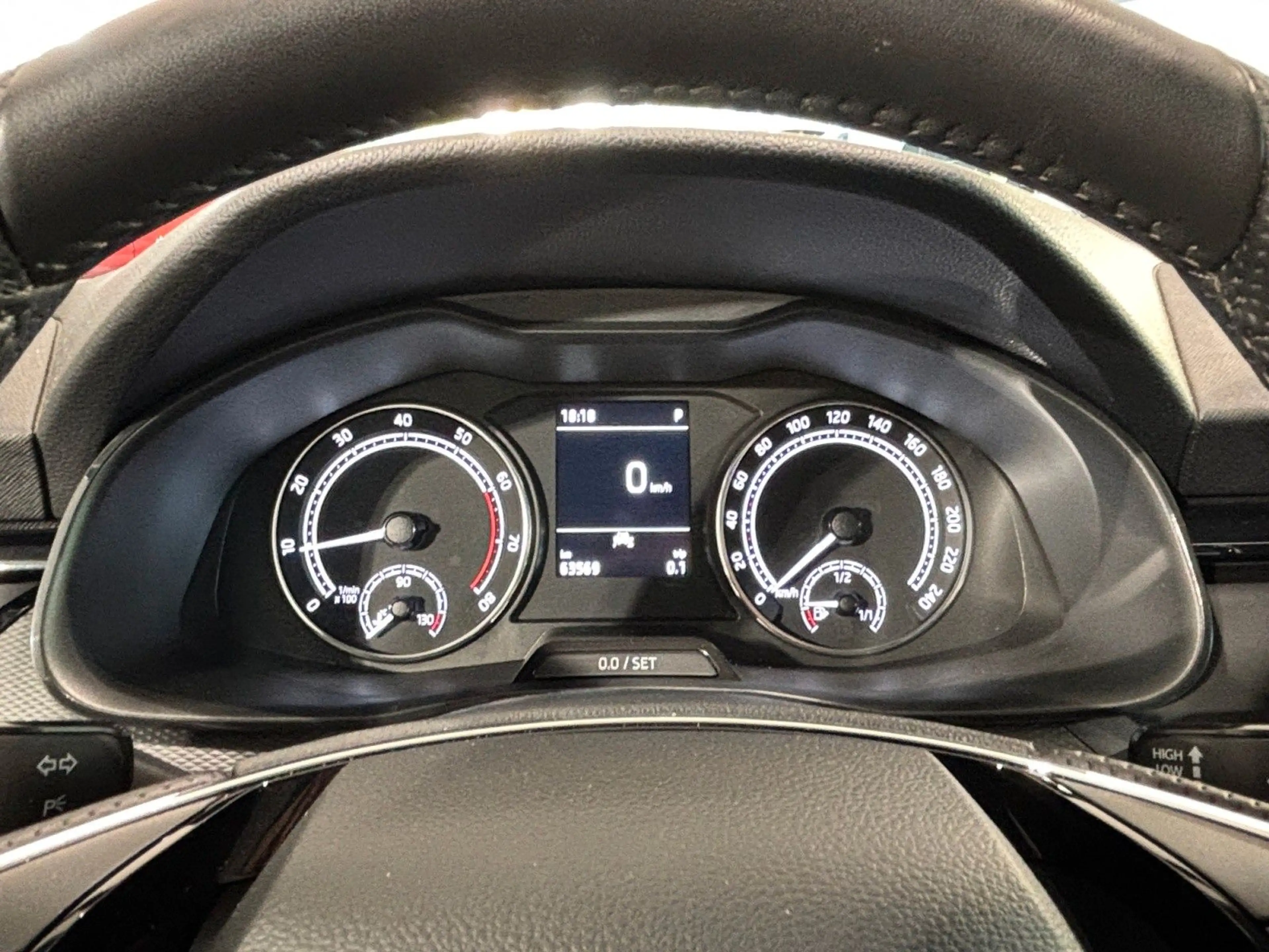 Skoda Kamiq 1.5TSI DSG Selection AHK LED TEMP SHZ APP — photo 12