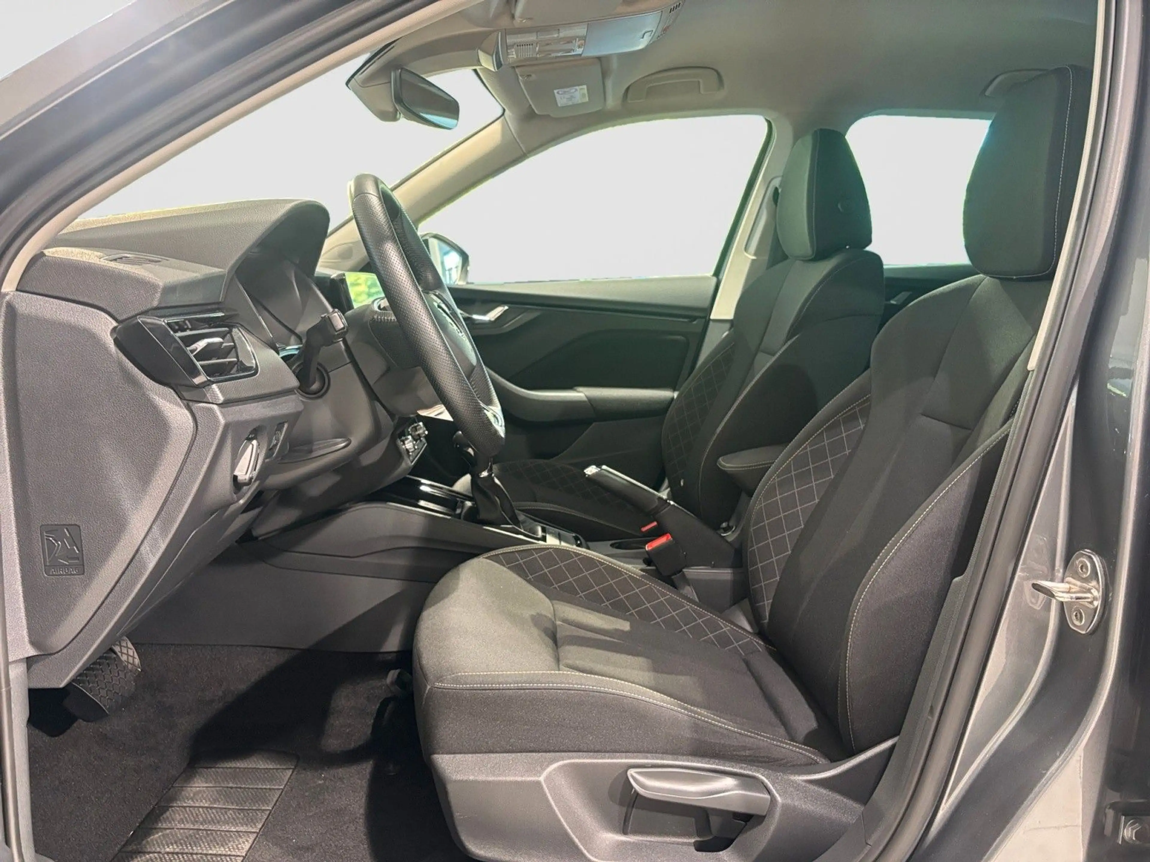 Skoda Kamiq 1.5TSI DSG Selection AHK LED TEMP SHZ APP — photo 8
