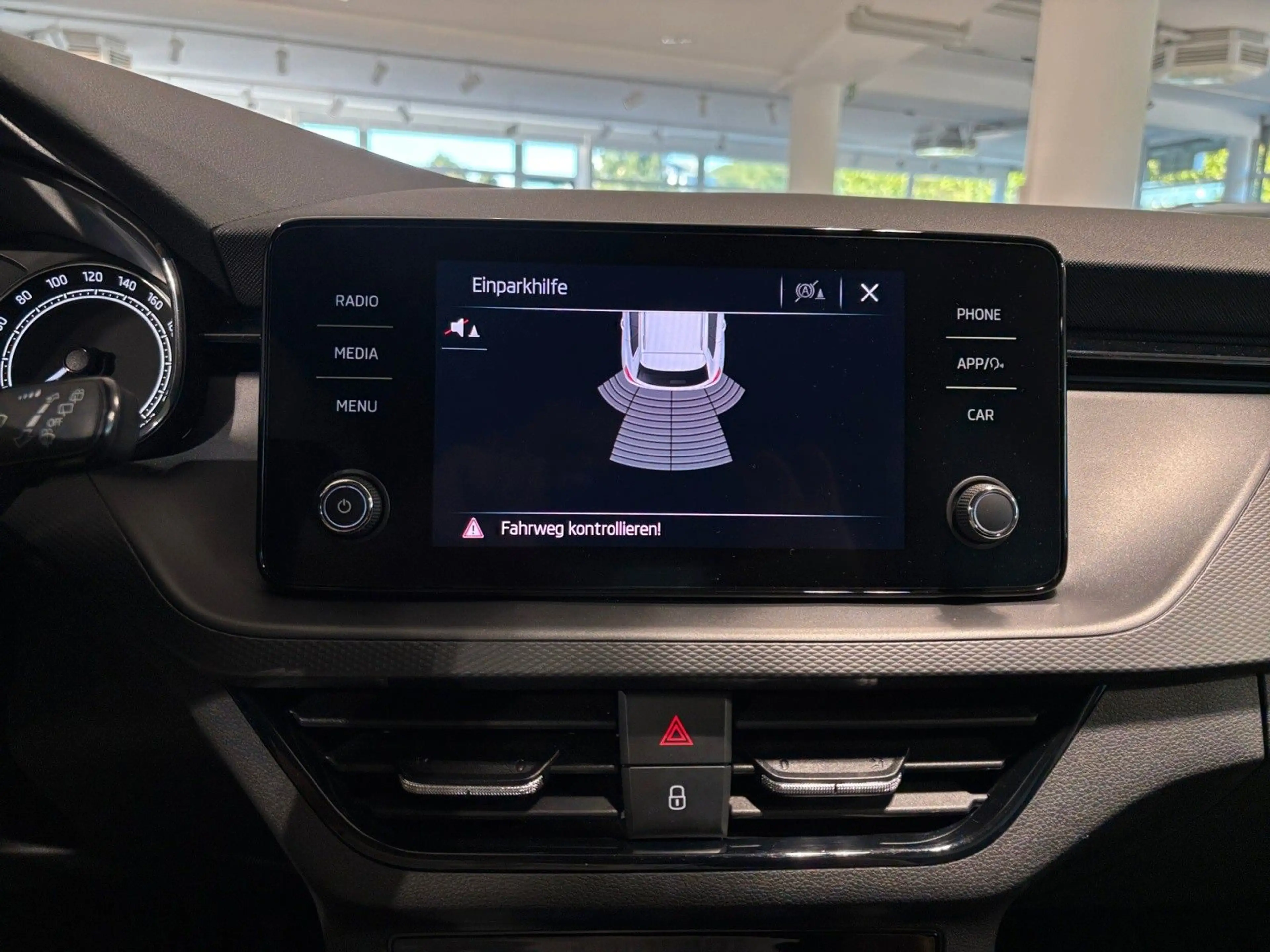 Skoda Kamiq 1.5TSI DSG Selection AHK LED TEMP SHZ APP — photo 19