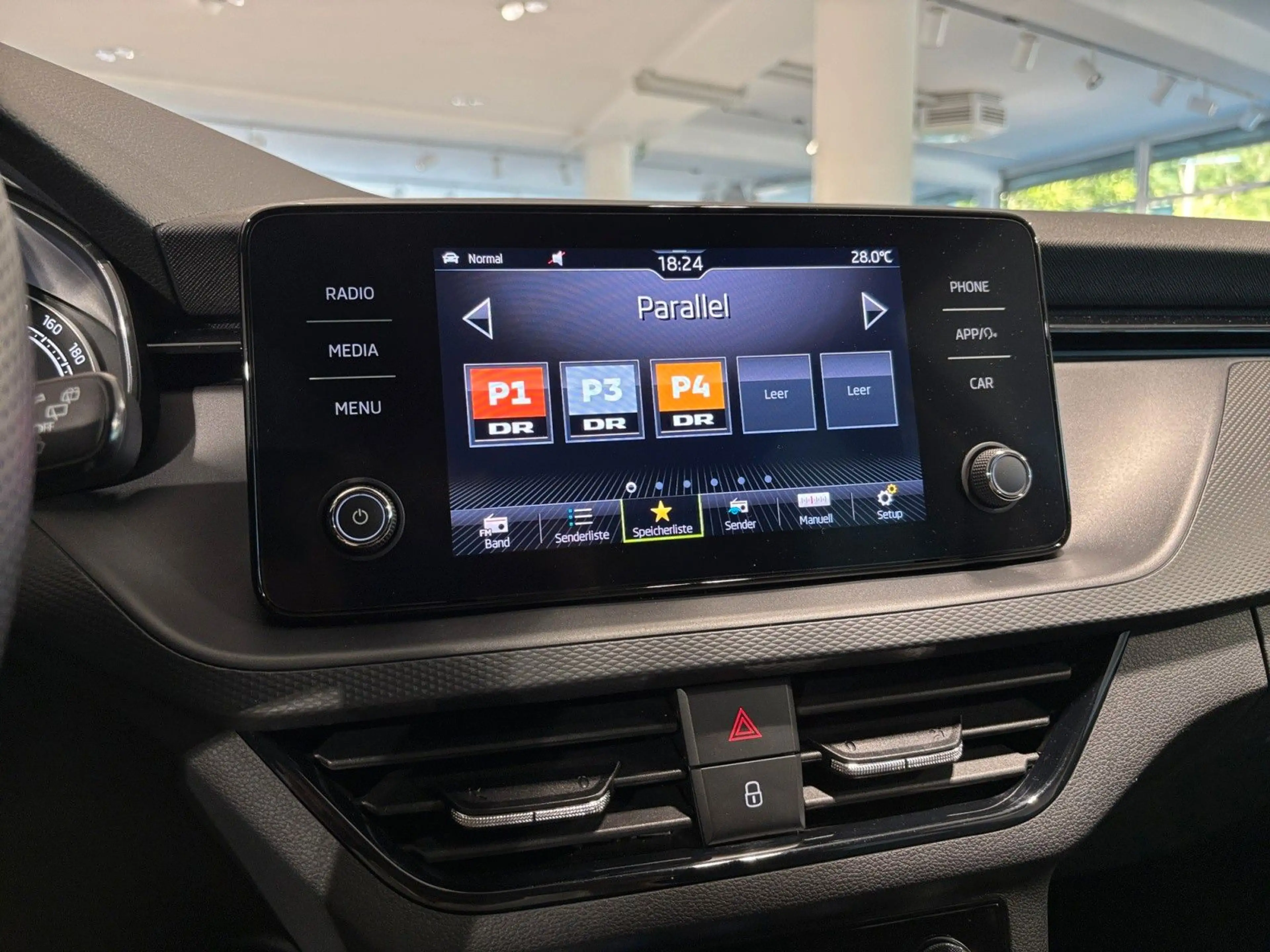 Skoda Kamiq 1.5TSI DSG Selection AHK LED TEMP SHZ APP — photo 26
