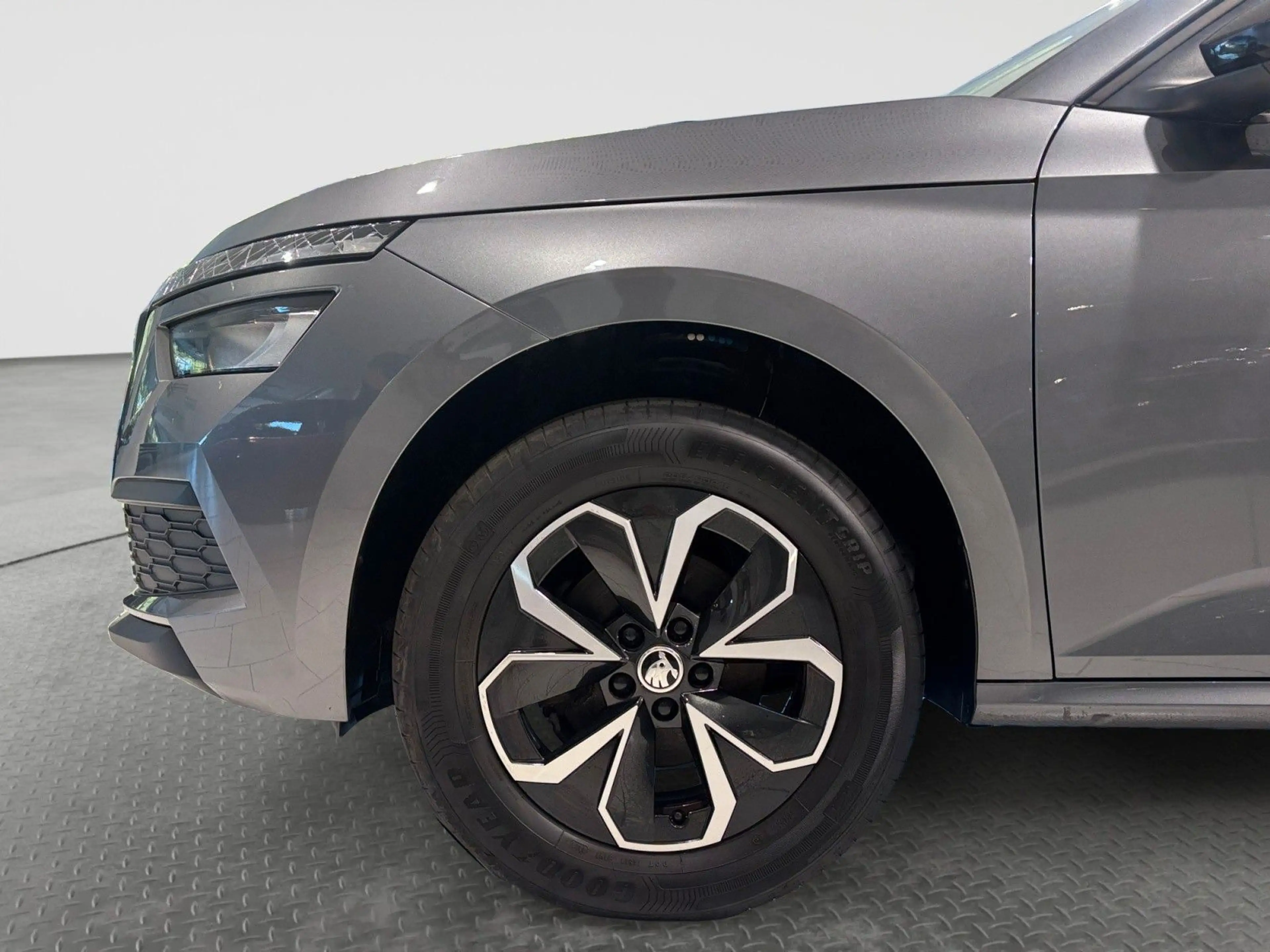 Skoda Kamiq 1.5TSI DSG Selection AHK LED TEMP SHZ APP — photo 7