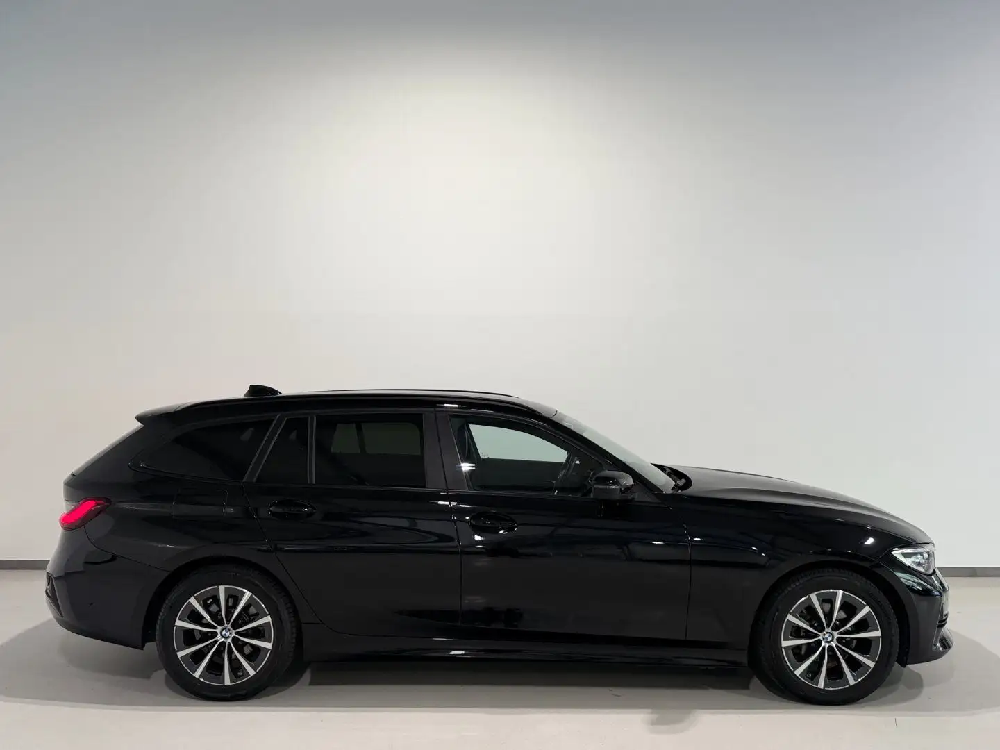 BMW 318 D G21/CockpitPRO/AHK/Kamera/ACC Schwarz - 2