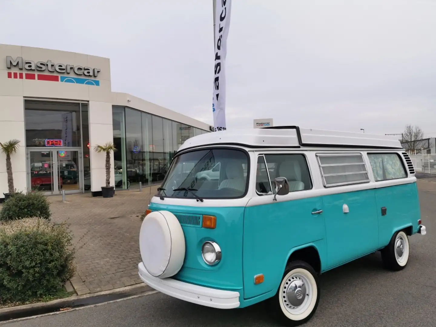 Volkswagen T2 Monospace en Bleu occasion à Hasselt pour € 49 850,-