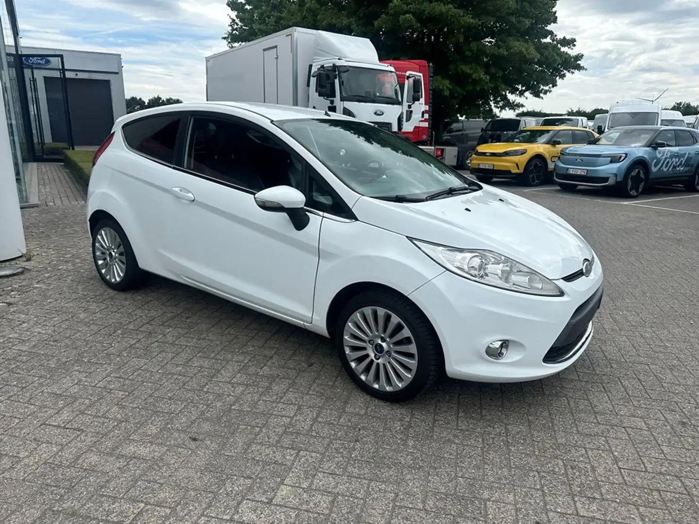 Ford Fiesta Wit - 1