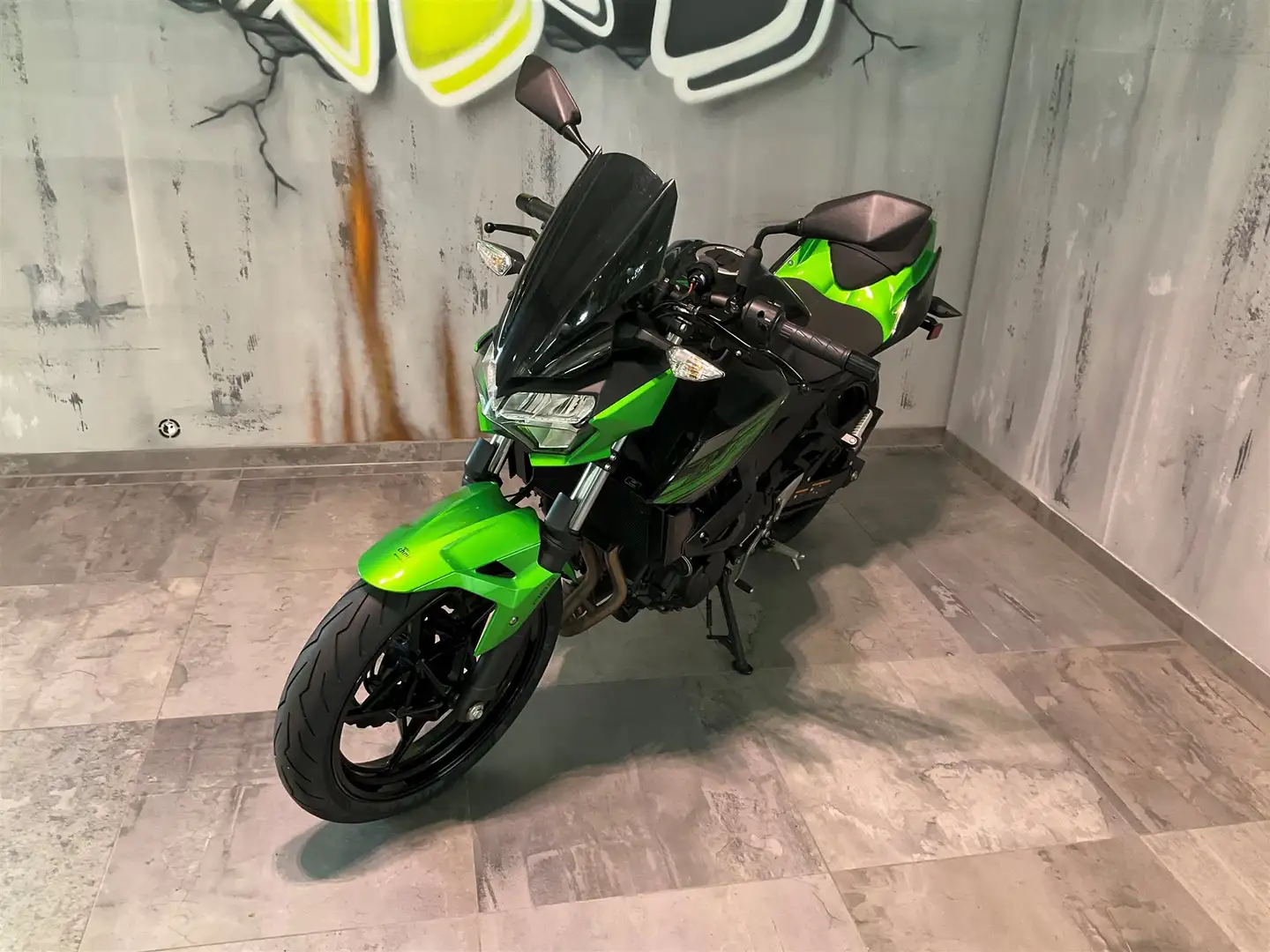 Kawasaki Z 400 Negro - 2
