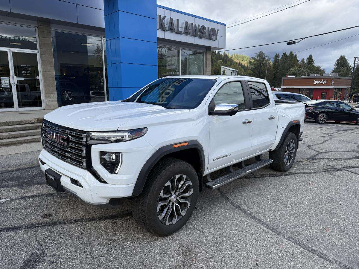 2026 GMC Canyon Crew Cab Short Box 4-Wheel Drive Denali