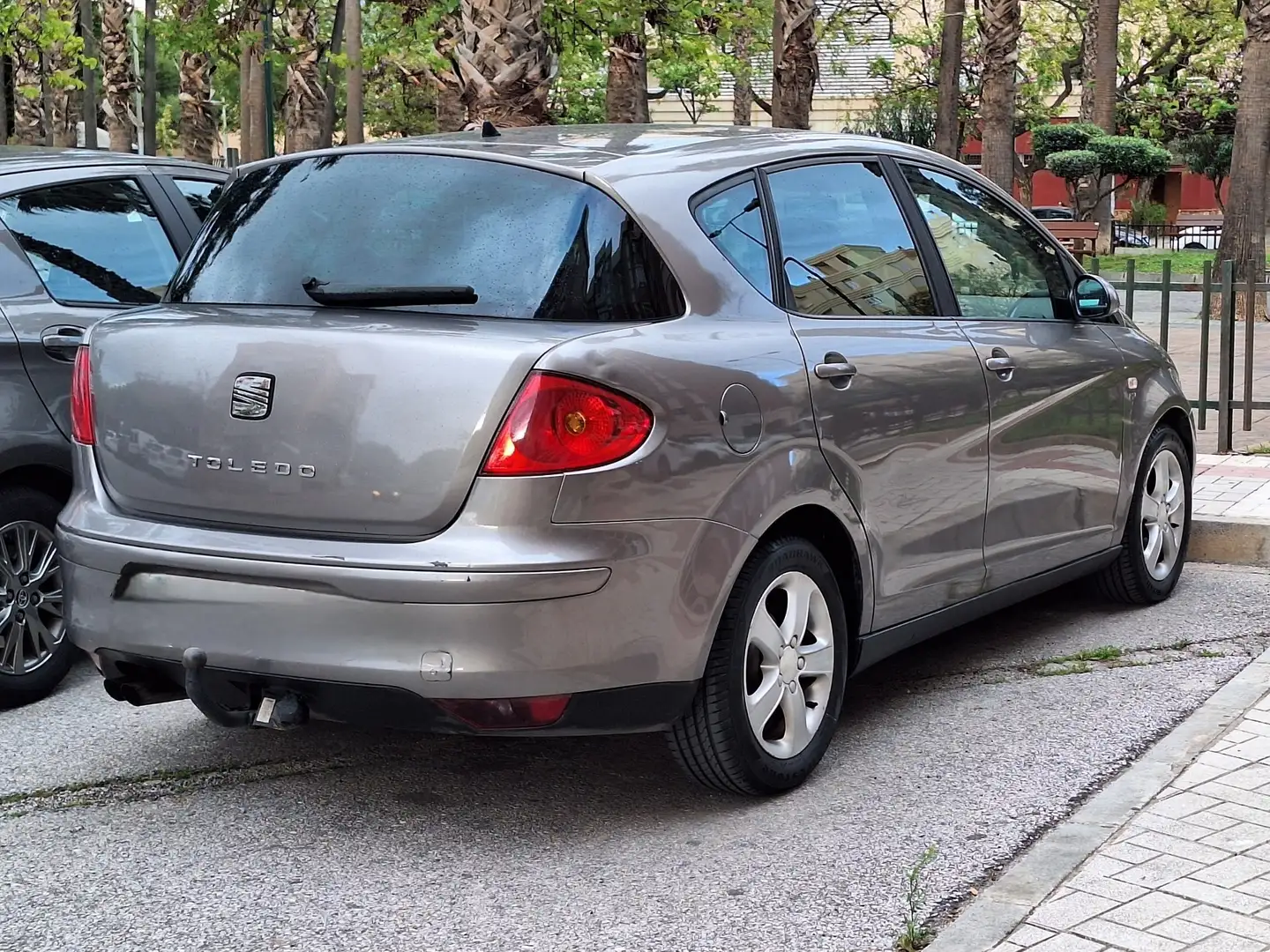 SEAT Toledo 2.0 FSI Stylance Gris - 1