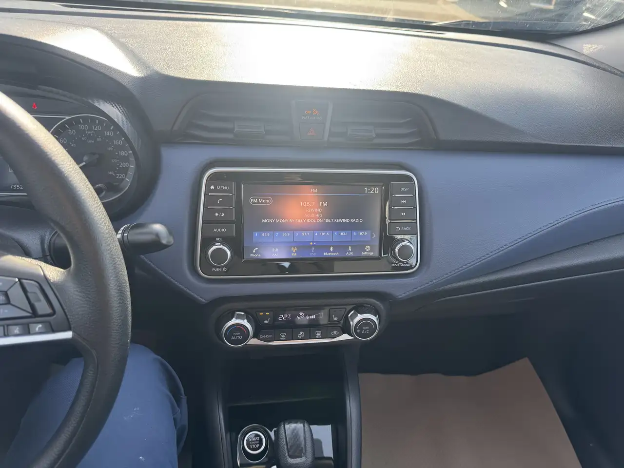 Nissan Versa снимка Nissan Versa