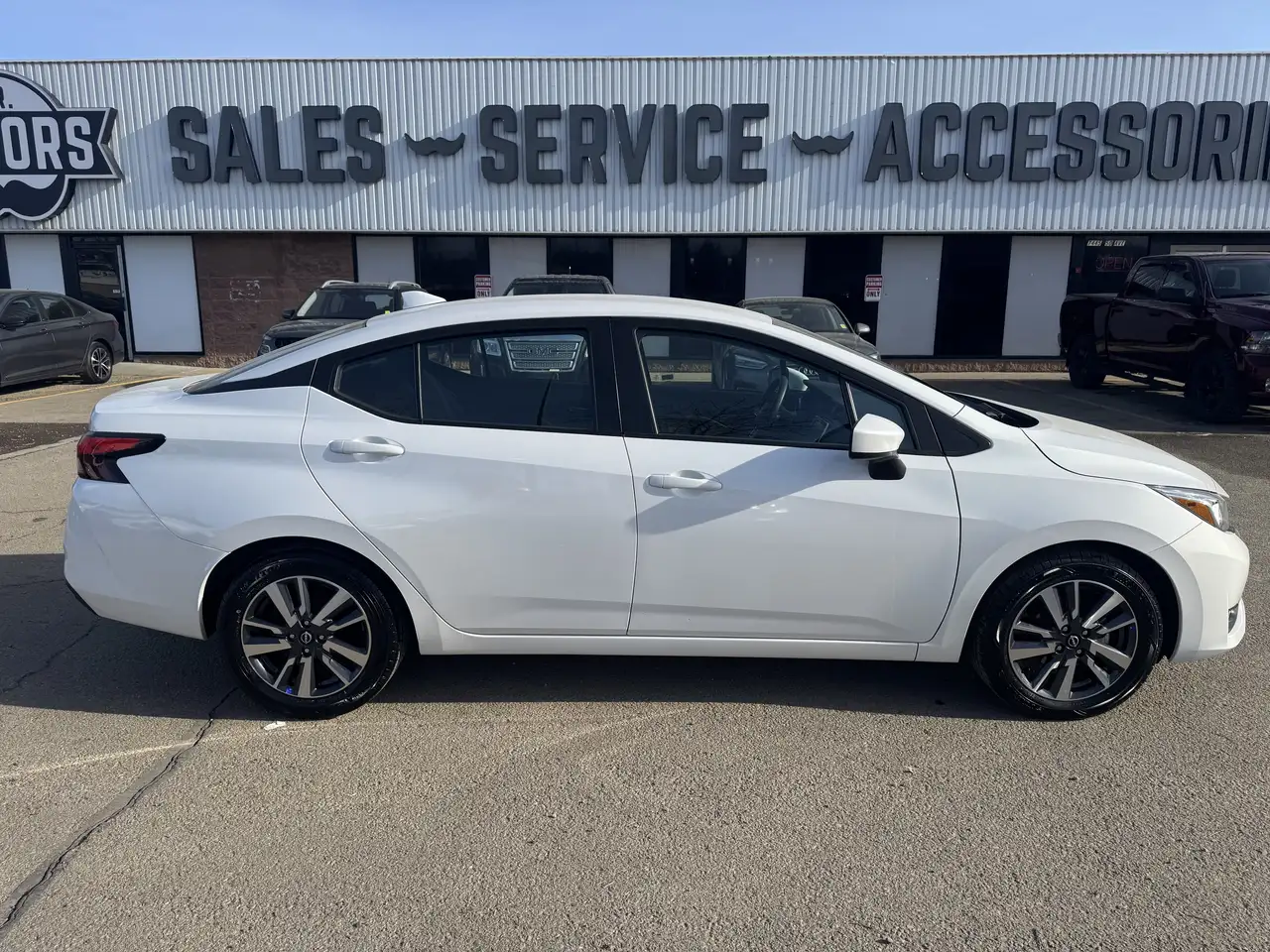 Nissan Versa снимка Nissan Versa