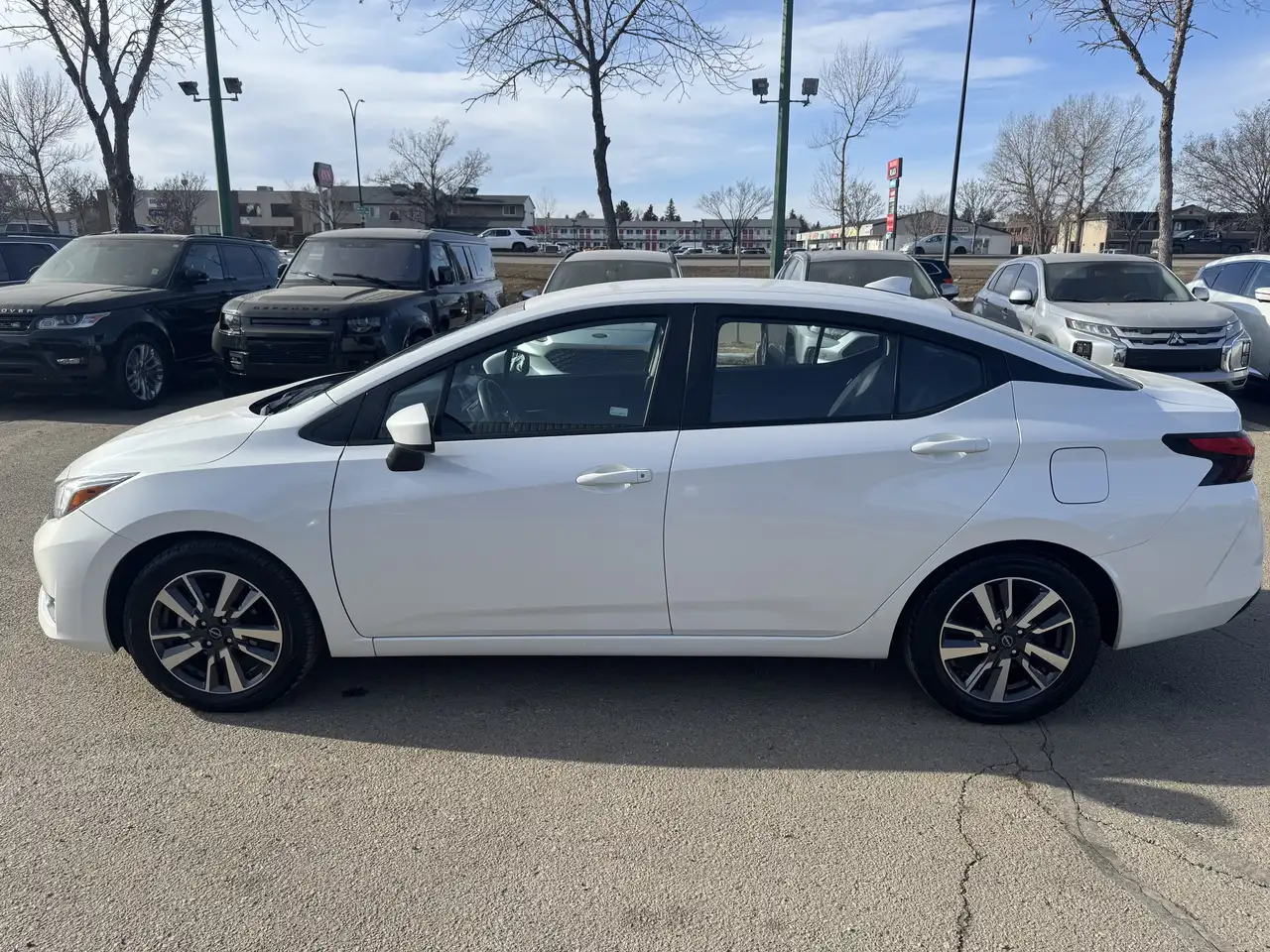 Nissan Versa снимка Nissan Versa