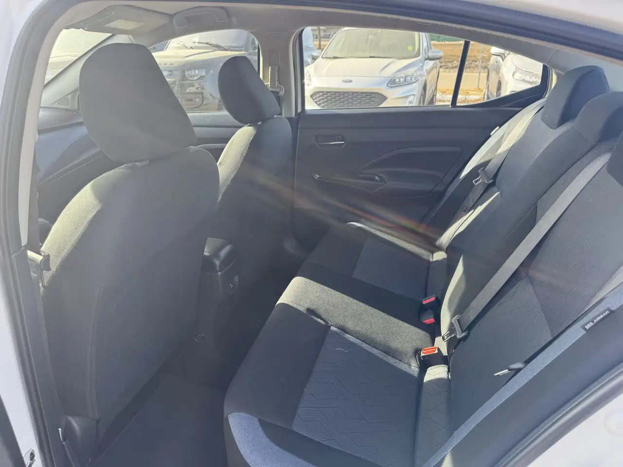 Nissan Versa снимка Nissan Versa