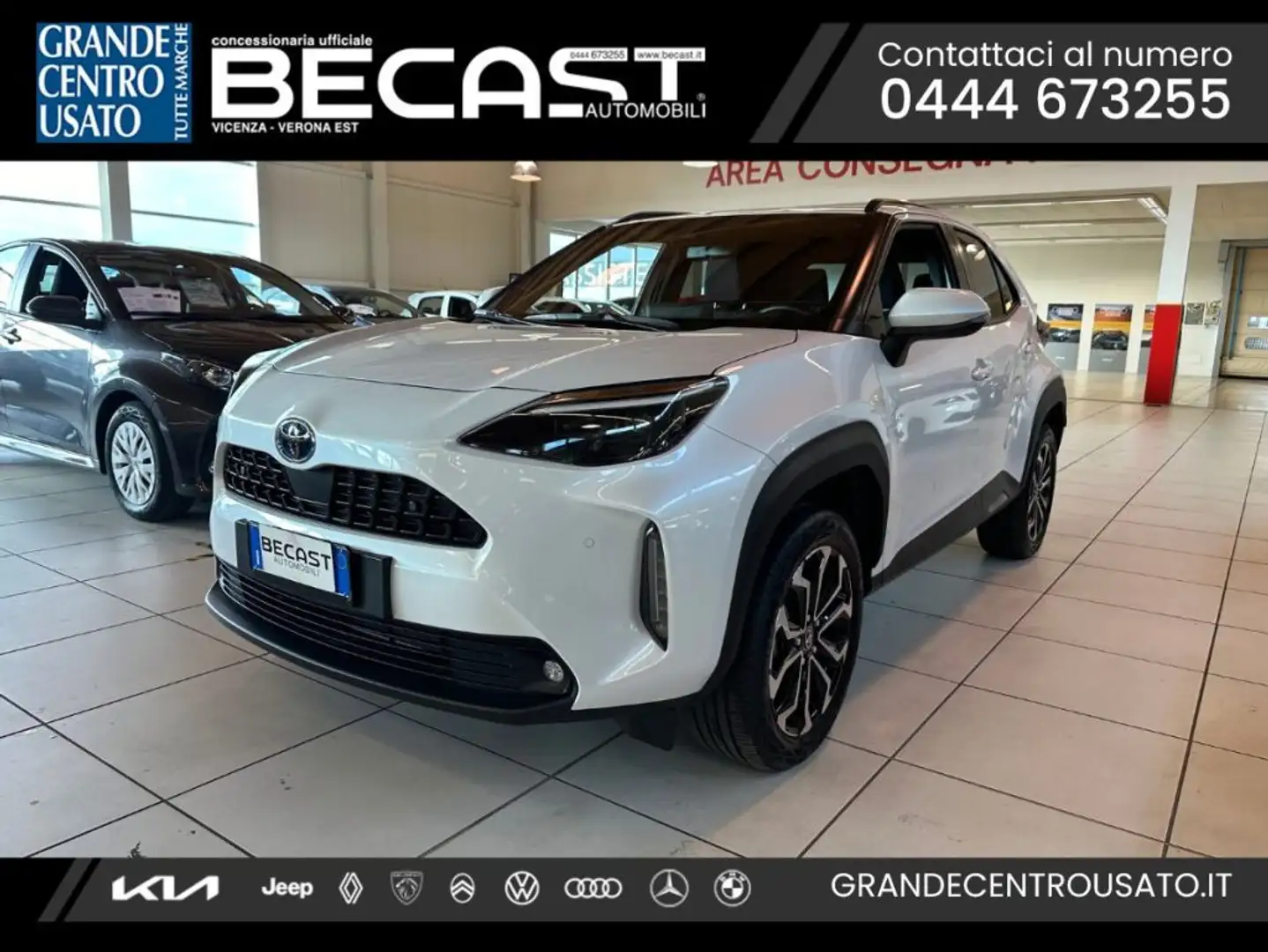 Toyota Yaris Cross 1.5 Hybrid 5p. E-CVT AWD-i Trend UNI PROPRIETARIO Blanco - 1