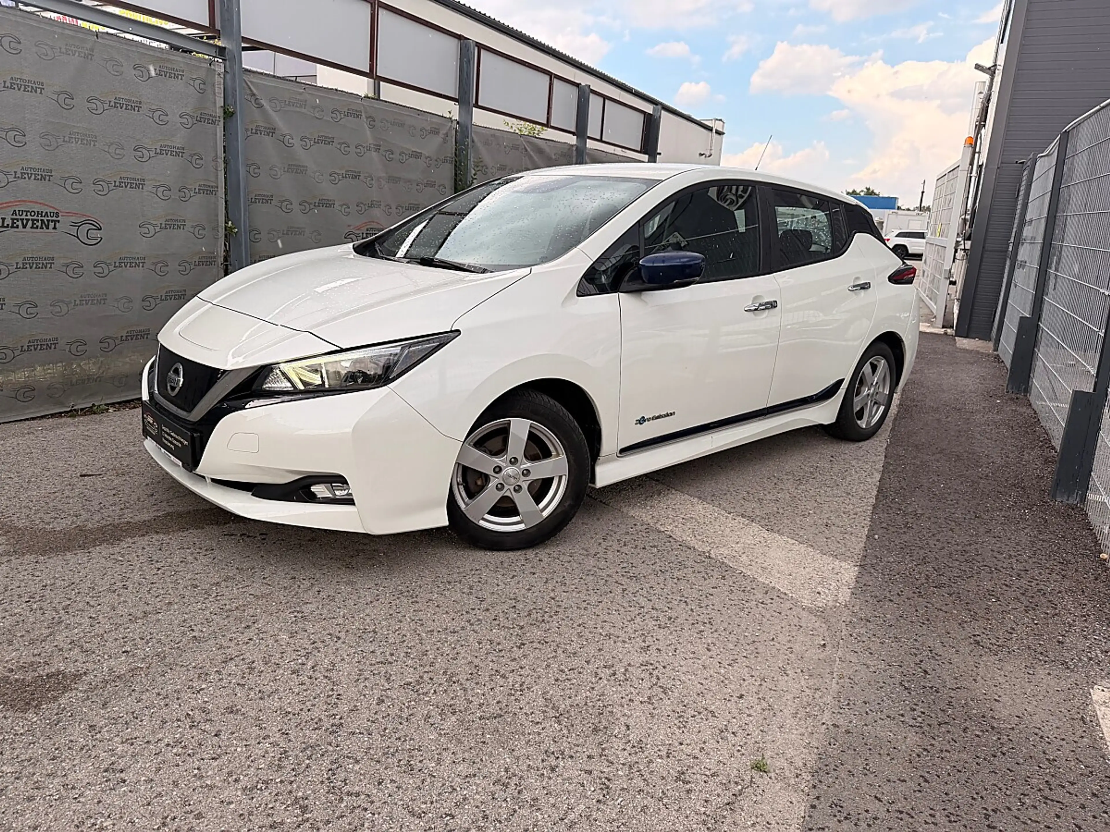 Nissan Leaf — photo 2