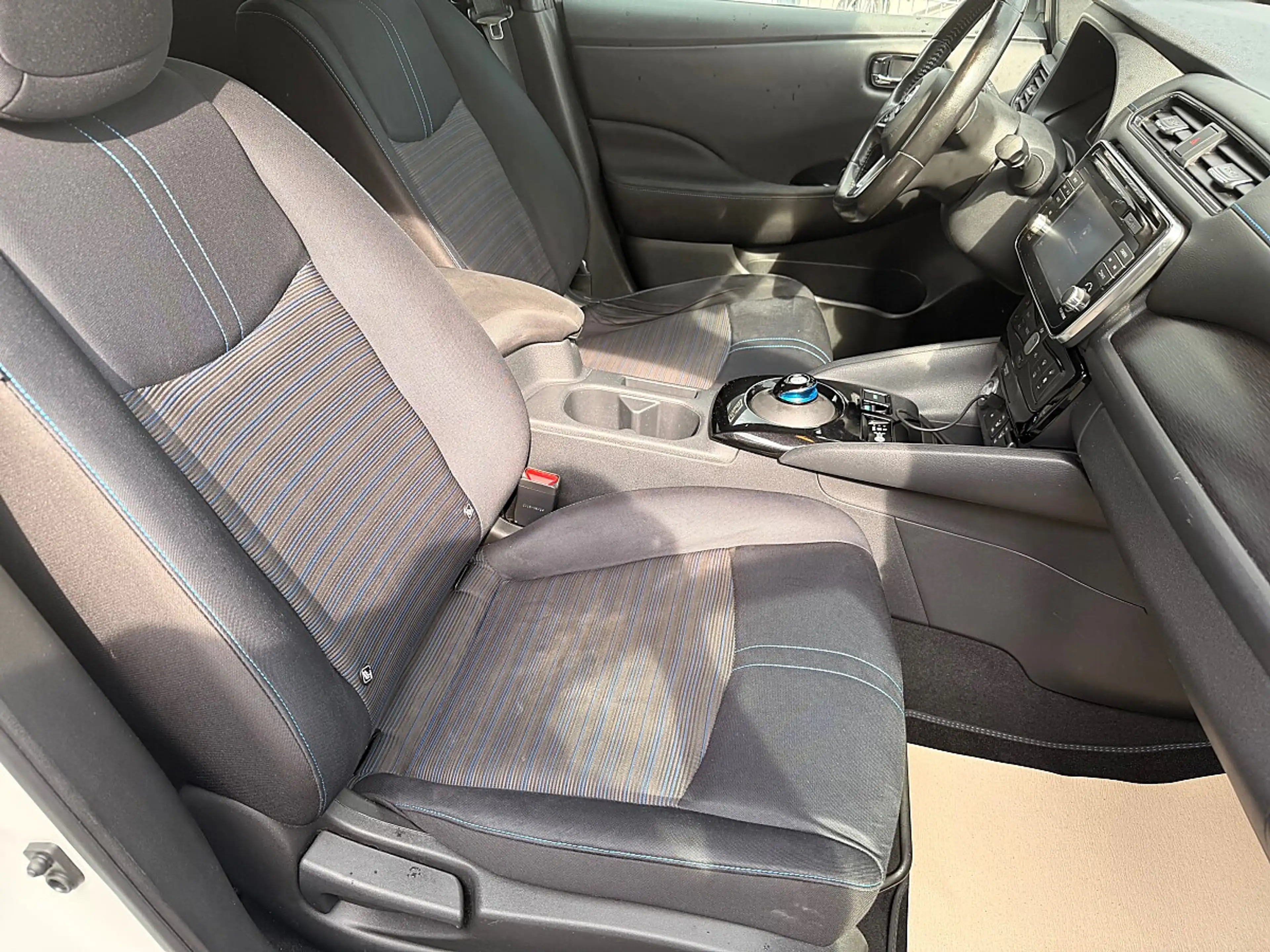 Nissan Leaf — photo 11