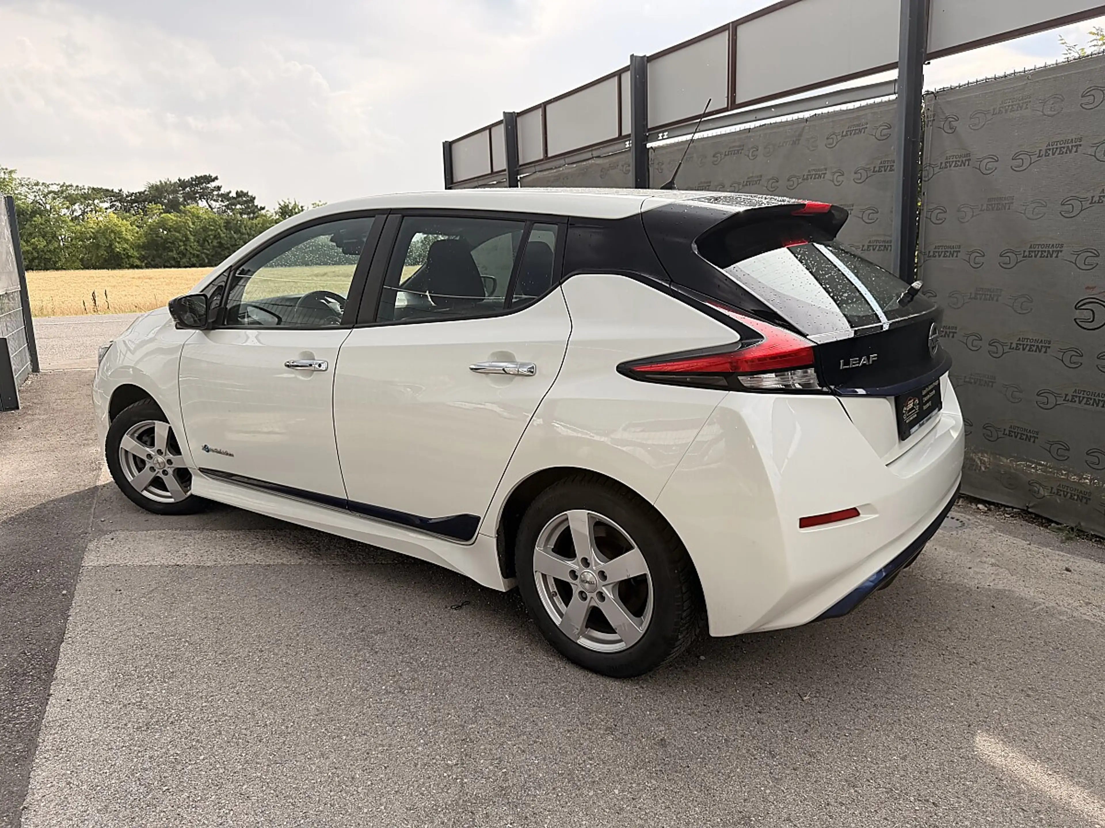 Nissan Leaf — photo 3
