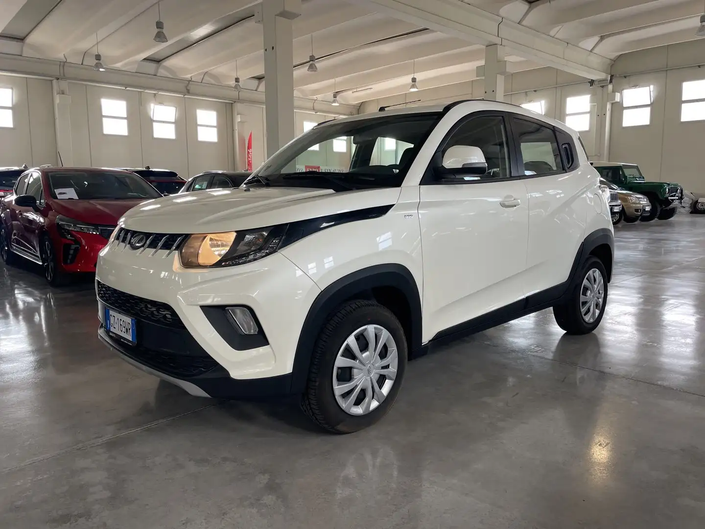 Mahindra KUV100 KUV100 1.2 VVT K6+ BI-FUEL GPL Blanc - 1