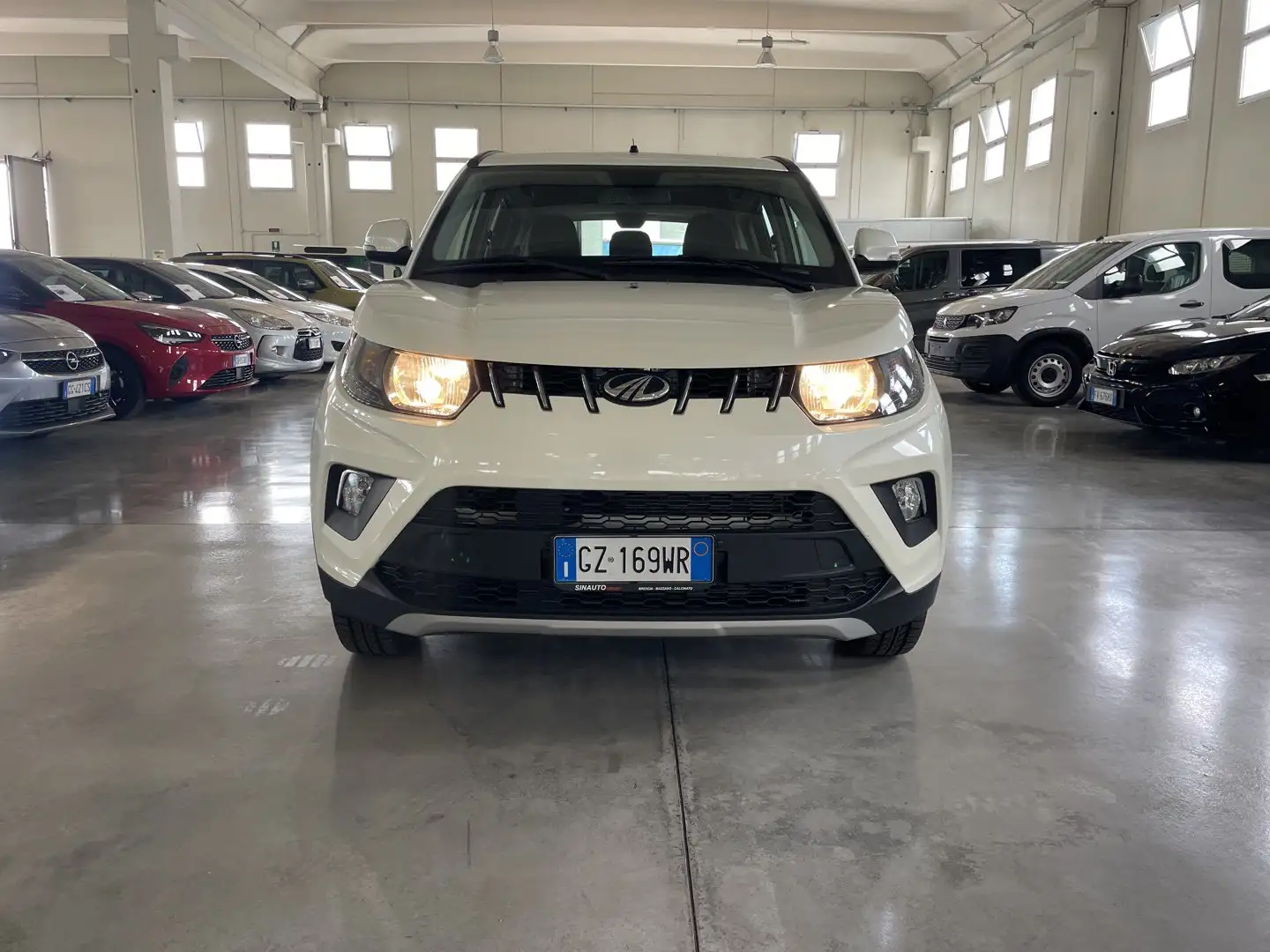 Mahindra KUV100 KUV100 1.2 VVT K6+ BI-FUEL GPL Blanc - 2