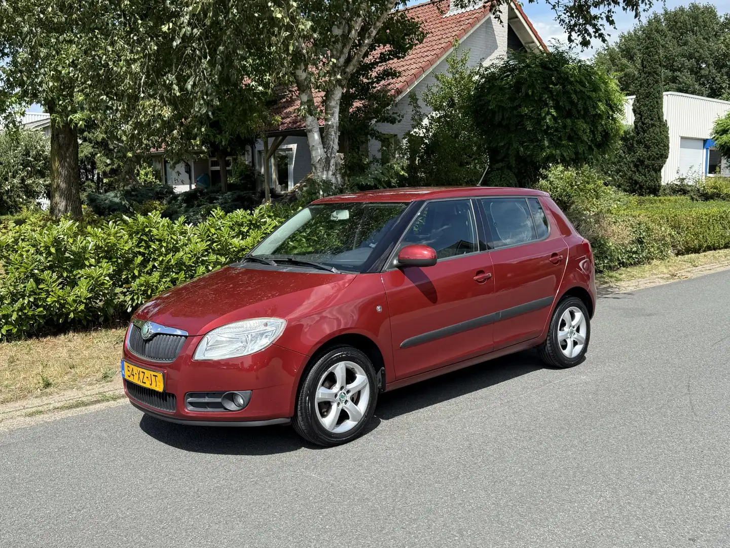 Skoda Fabia 1.6-16V Ambiente 105PK Automaat•Airco•Cruise Czerwony - 1