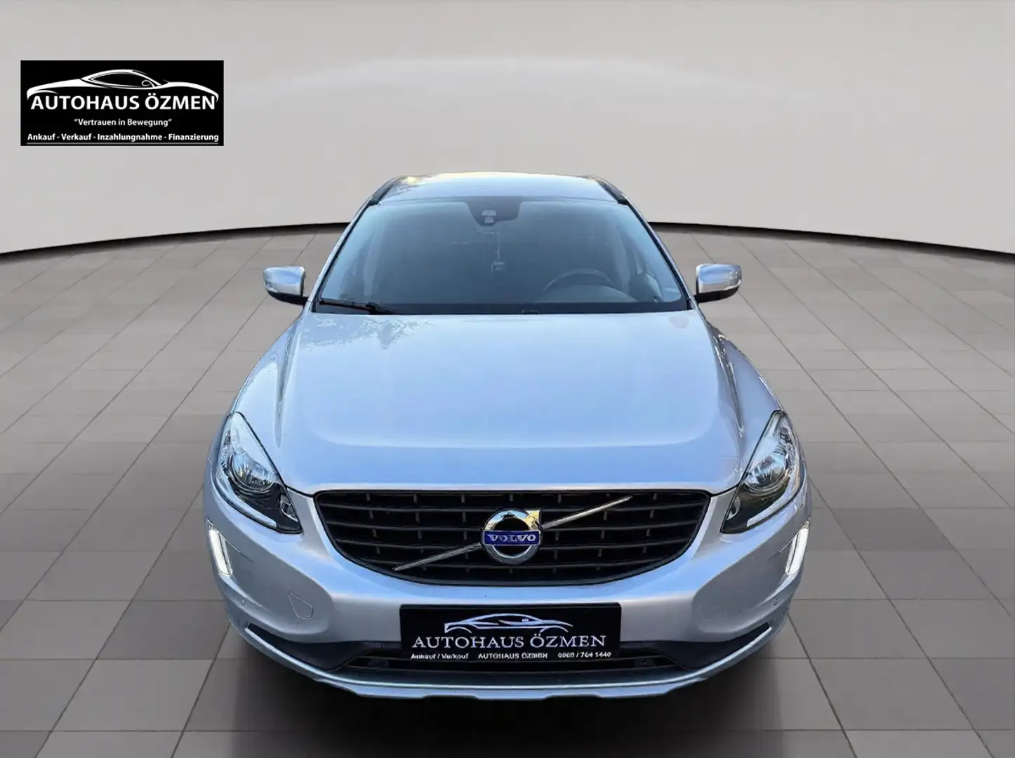 Volvo XC60 2.0 D4 Business 2WD Grijs - 2