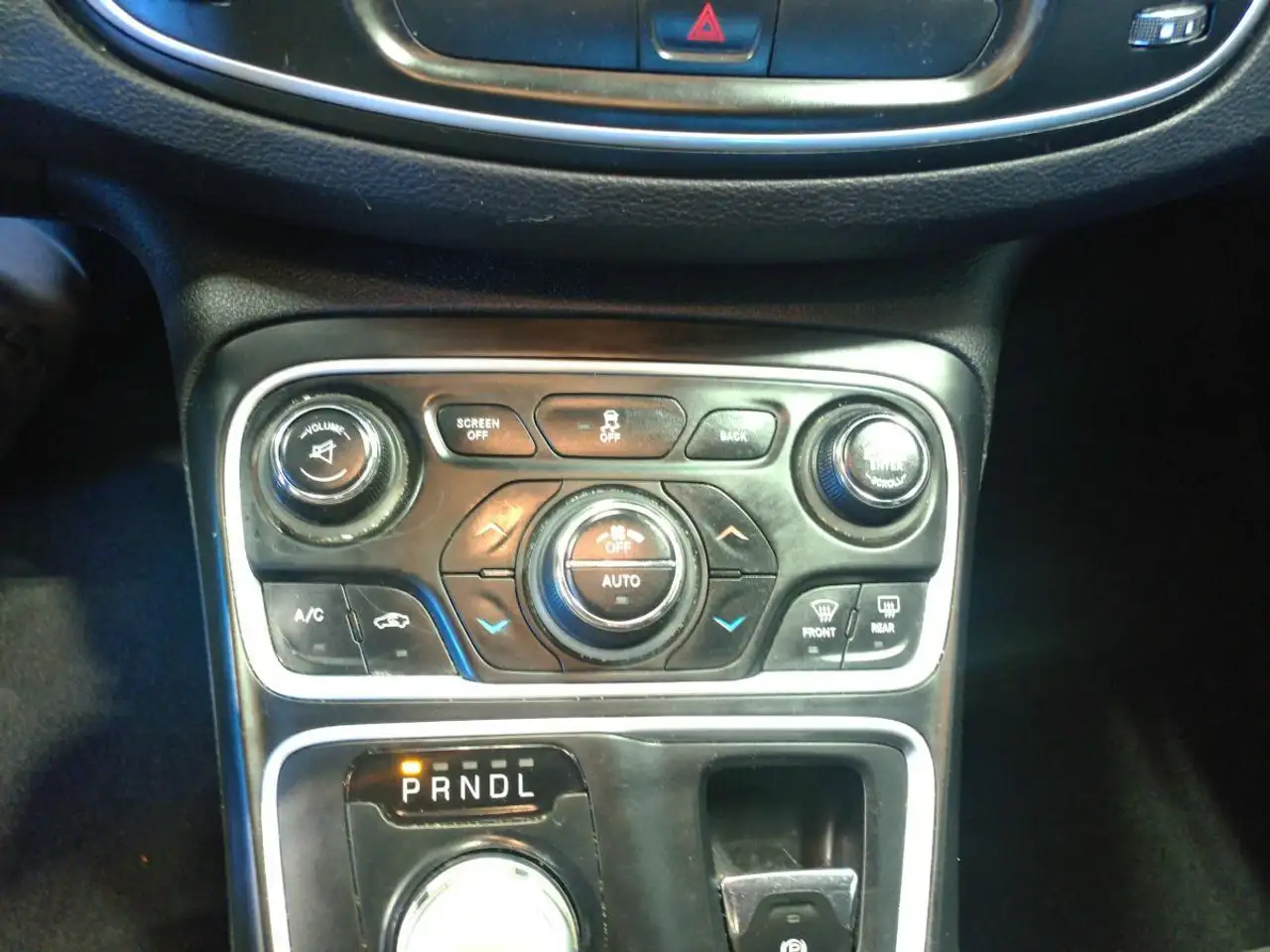 Chrysler 200 снимка Chrysler 200