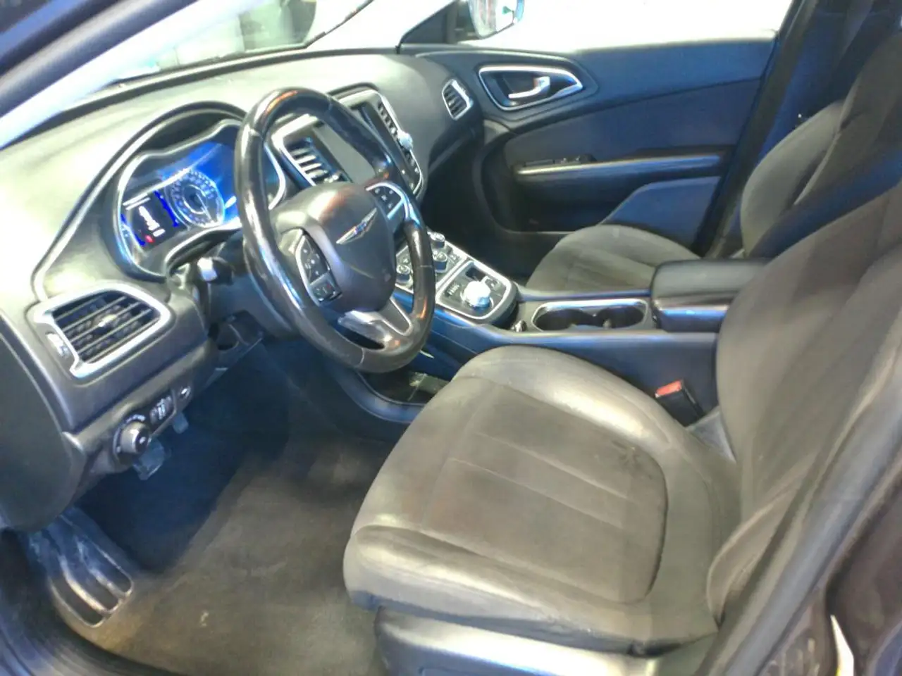 Chrysler 200 снимка Chrysler 200