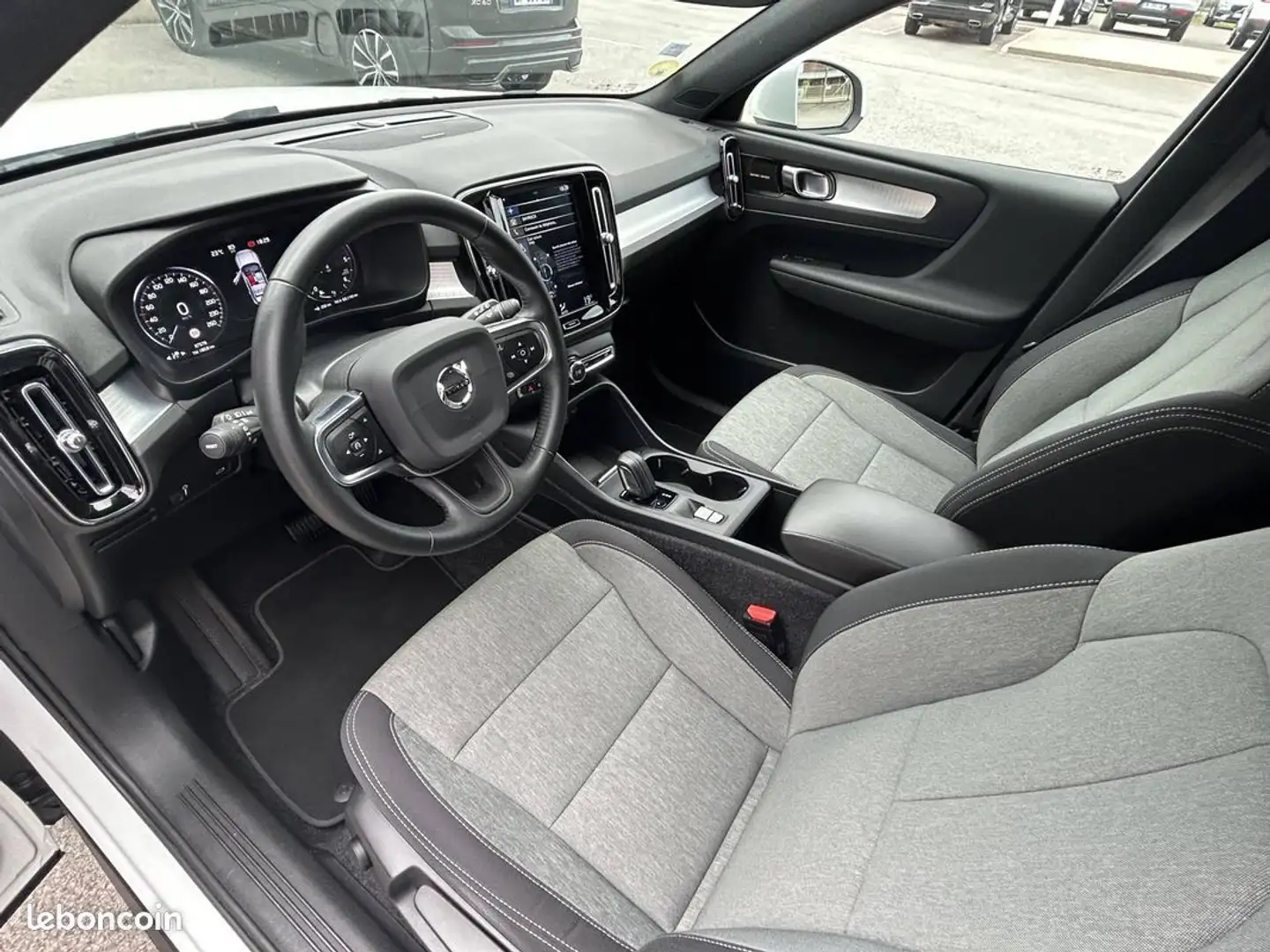 Volvo XC40 D3 AdBlue 150 ch Geartronic 8 Business Wit - 2
