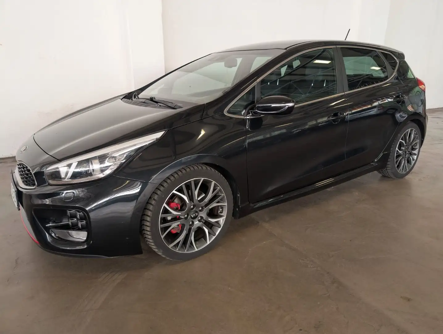 Kia Ceed / cee'd 1.6 T-GDi GT-Track Schwarz - 1