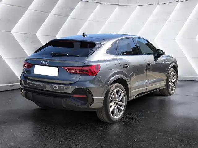 Audi Q3 view 4