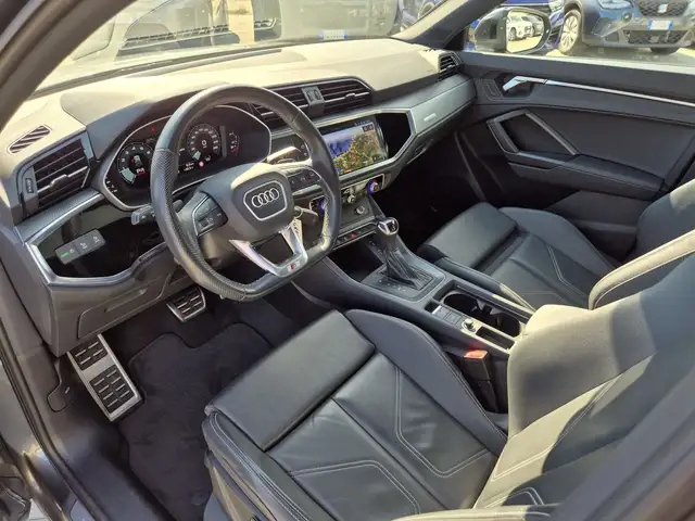 Audi Q3 view 6