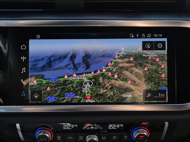 Audi Q3 view 11