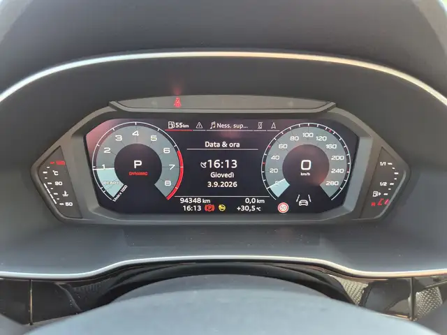 Audi Q3 view 14