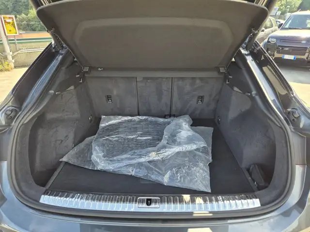 Audi Q3 view 12
