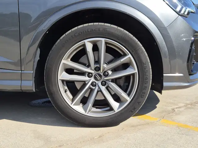 Audi Q3 view 13