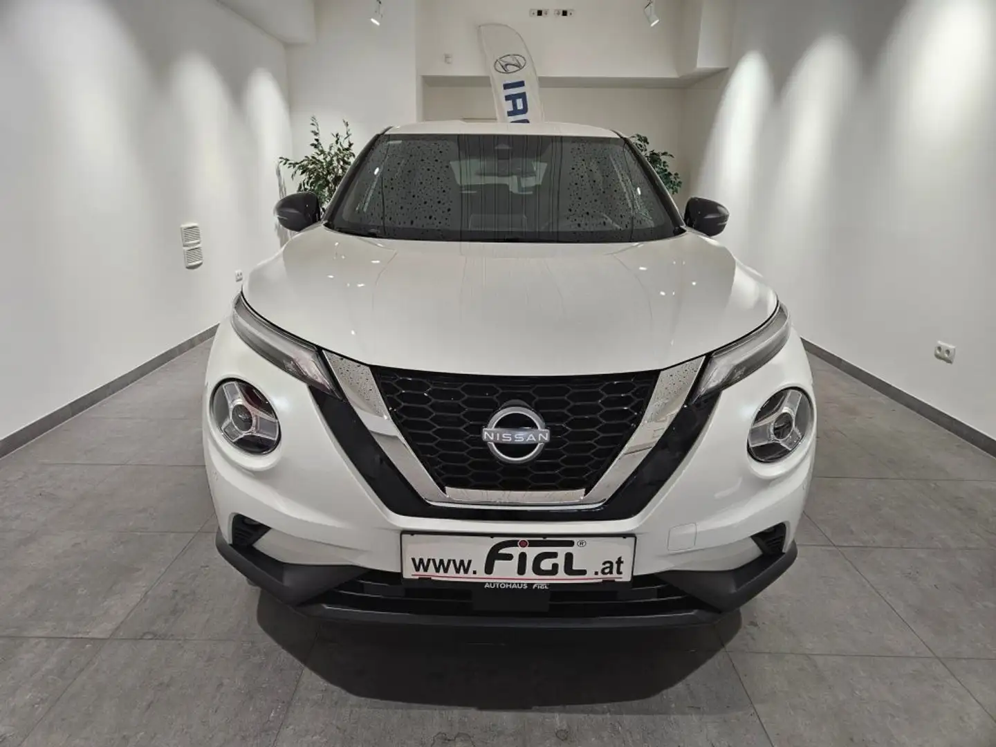 Nissan Juke 1.0 DIG-T N-Connecta Wit - 1