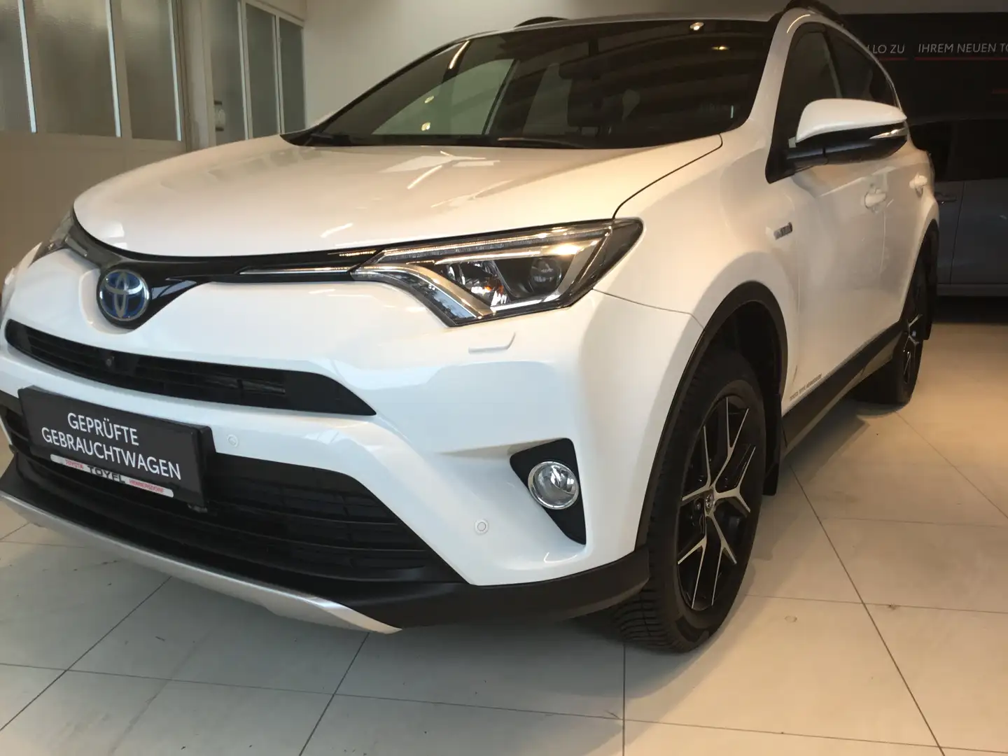 Toyota RAV 4 4WD Lounge + Technik P. + AHV Weiß - 1