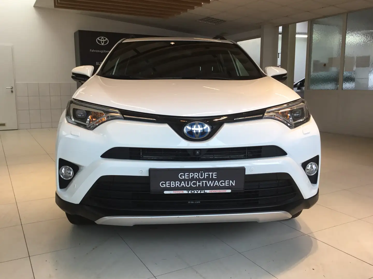Toyota RAV 4 4WD Lounge + Technik P. + AHV Weiß - 2