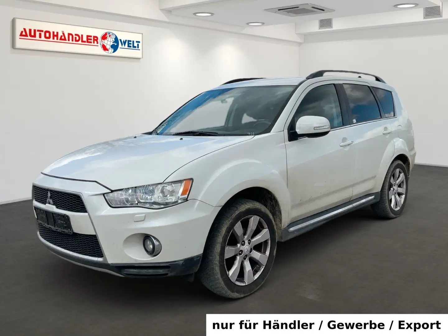 Mitsubishi Outlander 2.4 Invite 4WD 7-Sitze Alb - 1
