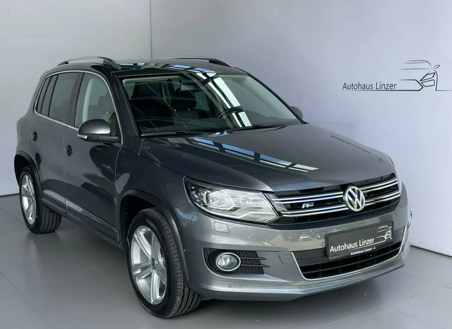 Volkswagen Tiguan Sport *Bi-Xenon*SitzH*PDC*ParkAssist*KLIMA* Grau - 1