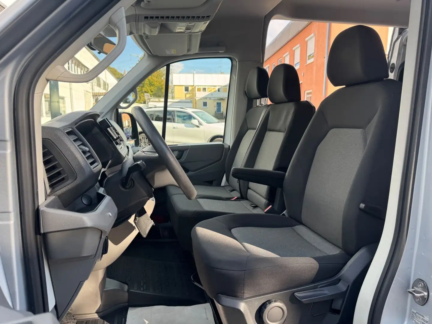 Volkswagen Crafter Kombi 35 H2L4 DSG/ACC/STH/Rollstuhl+8S Silber - 2